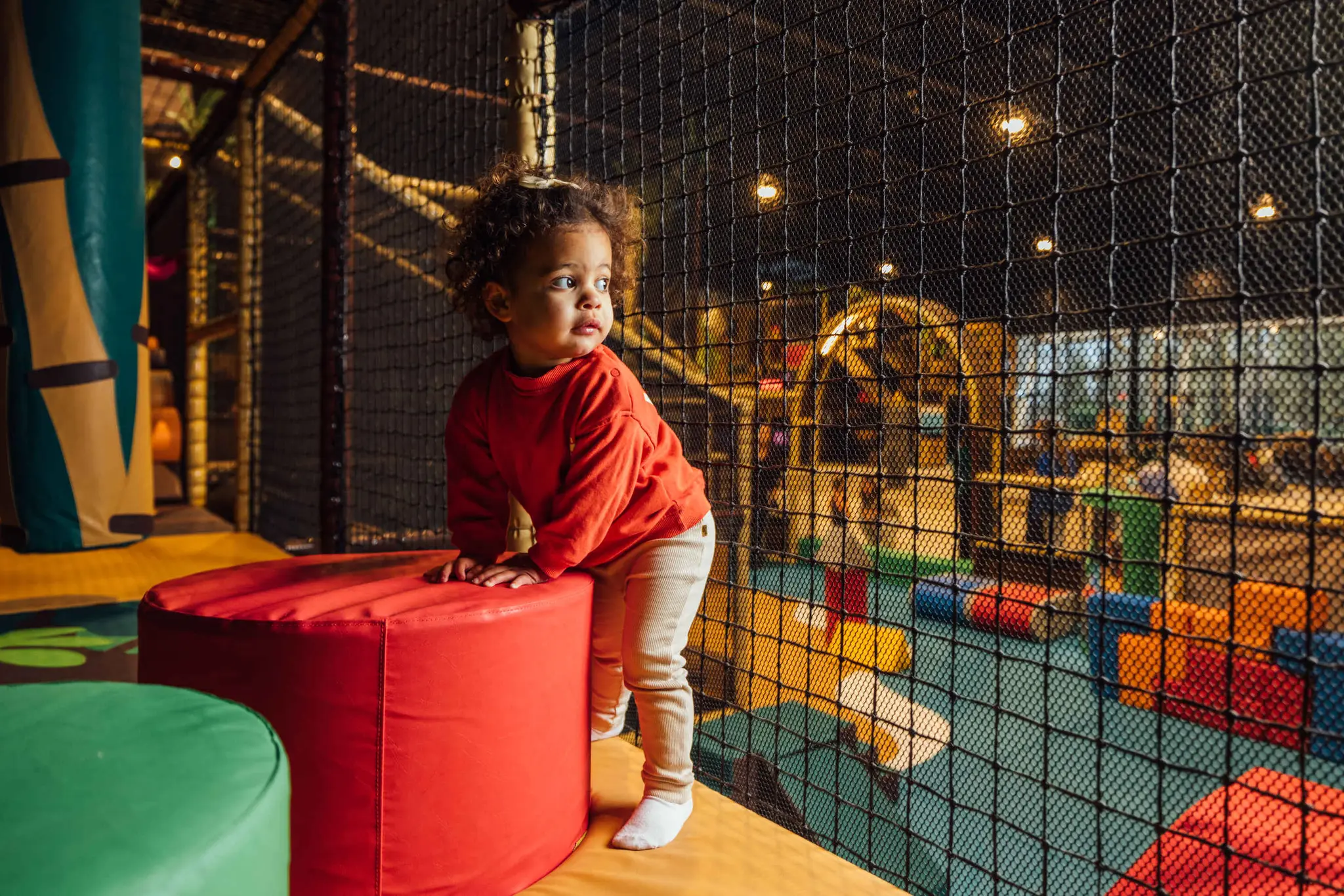Kind in de peuterspeeltuin van Speelland Indoor Beekse Bergen