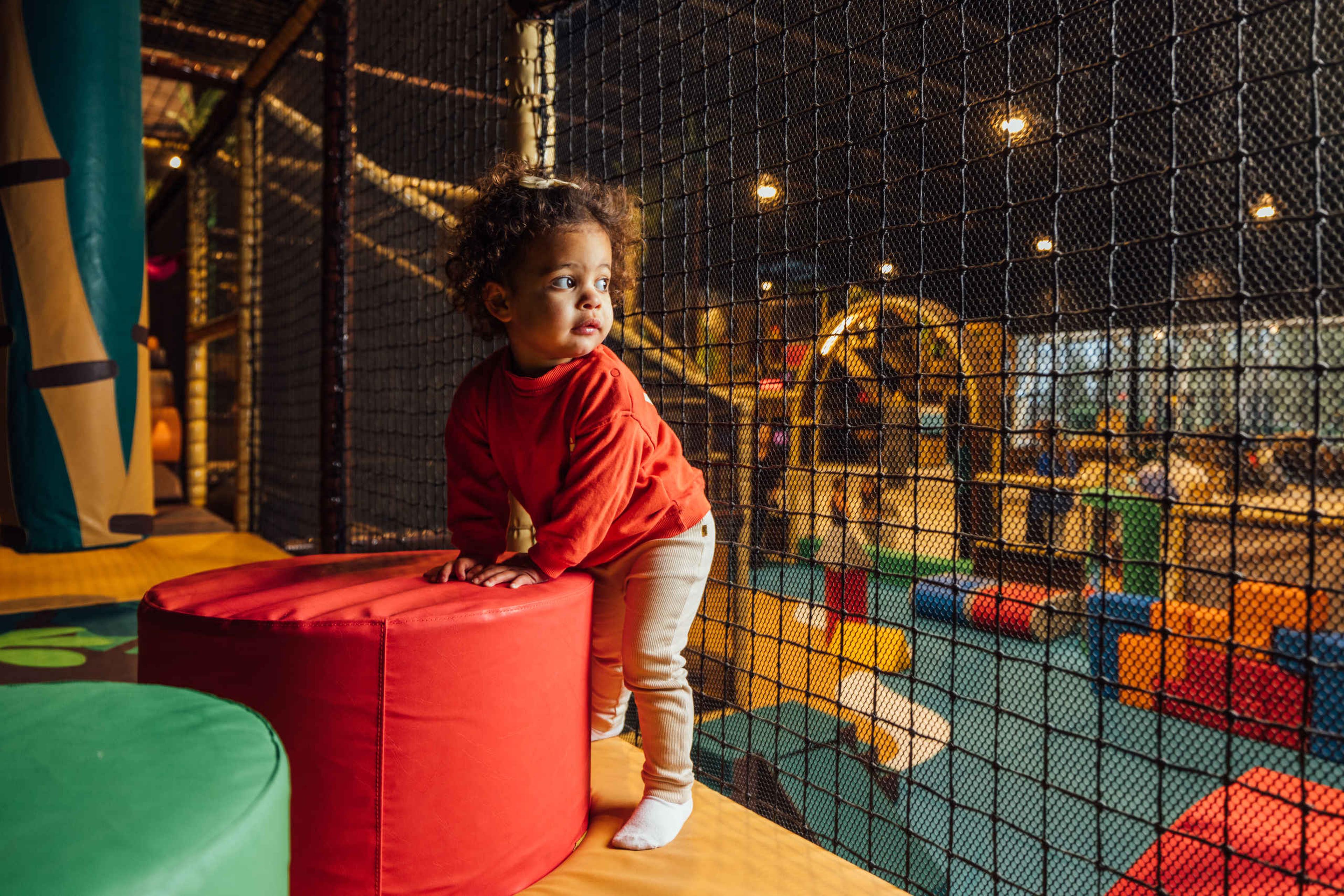Kind in de peuterspeeltuin van Speelland Indoor Beekse Bergen