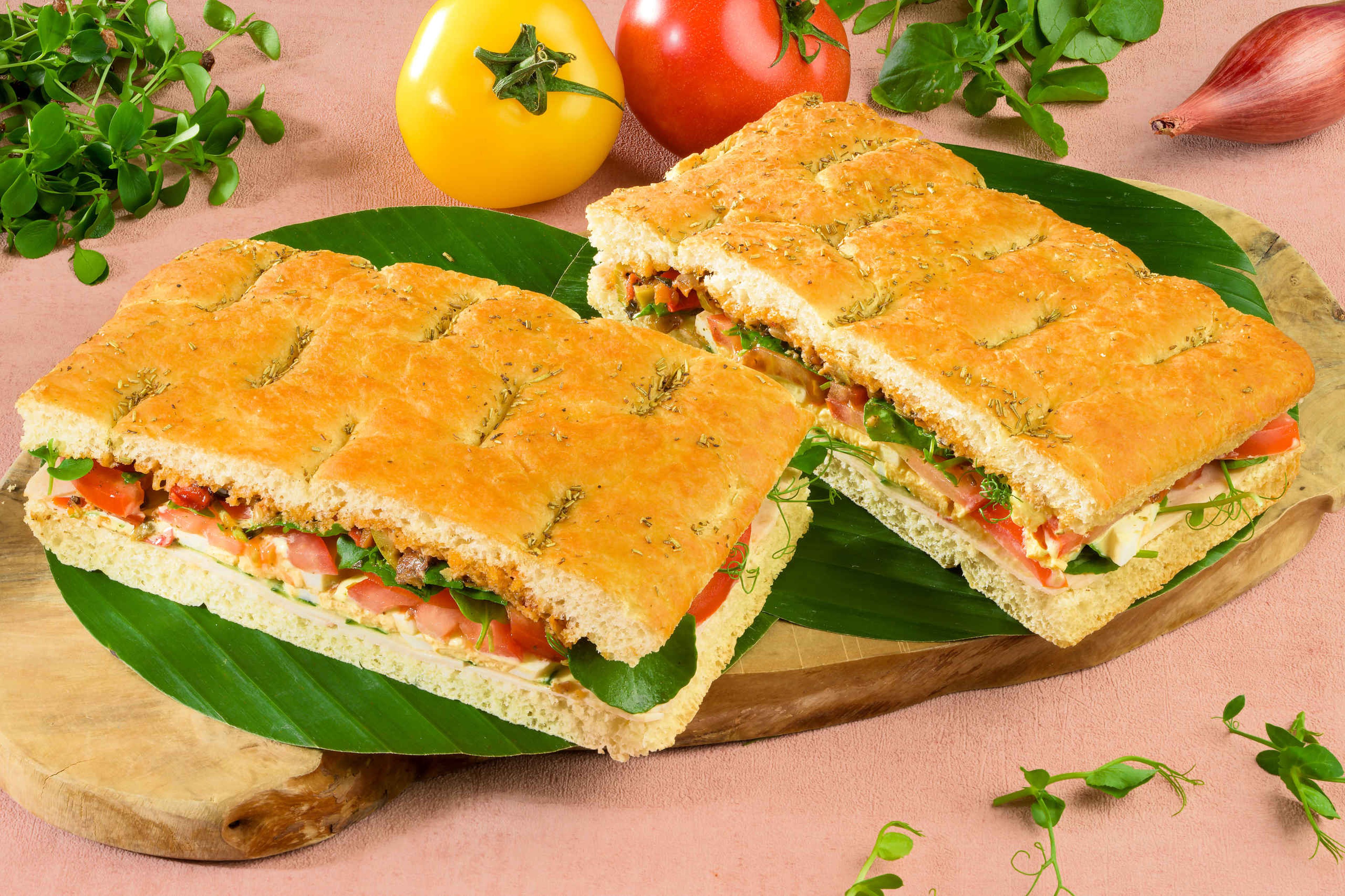 Focaccia tomaat gerecht in restaurant Mugunda Afrikadorp Safaripark Beekse Bergen