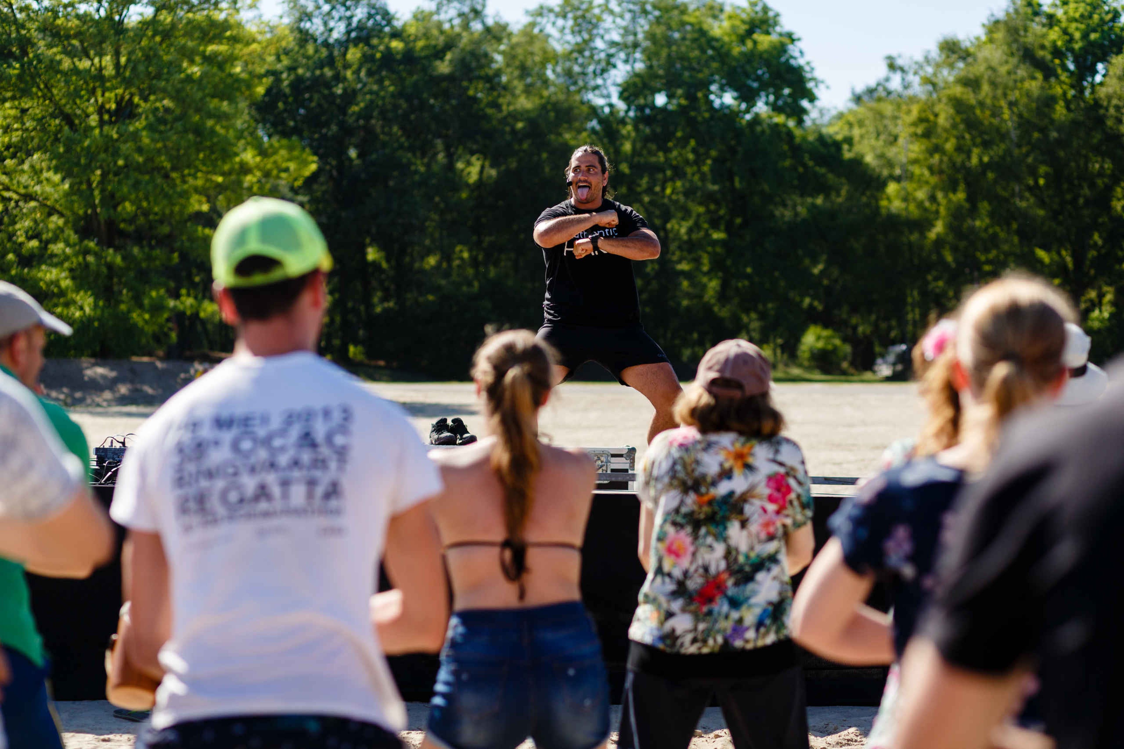 Een haka op het outdoorterrein bij Beekse Bergen