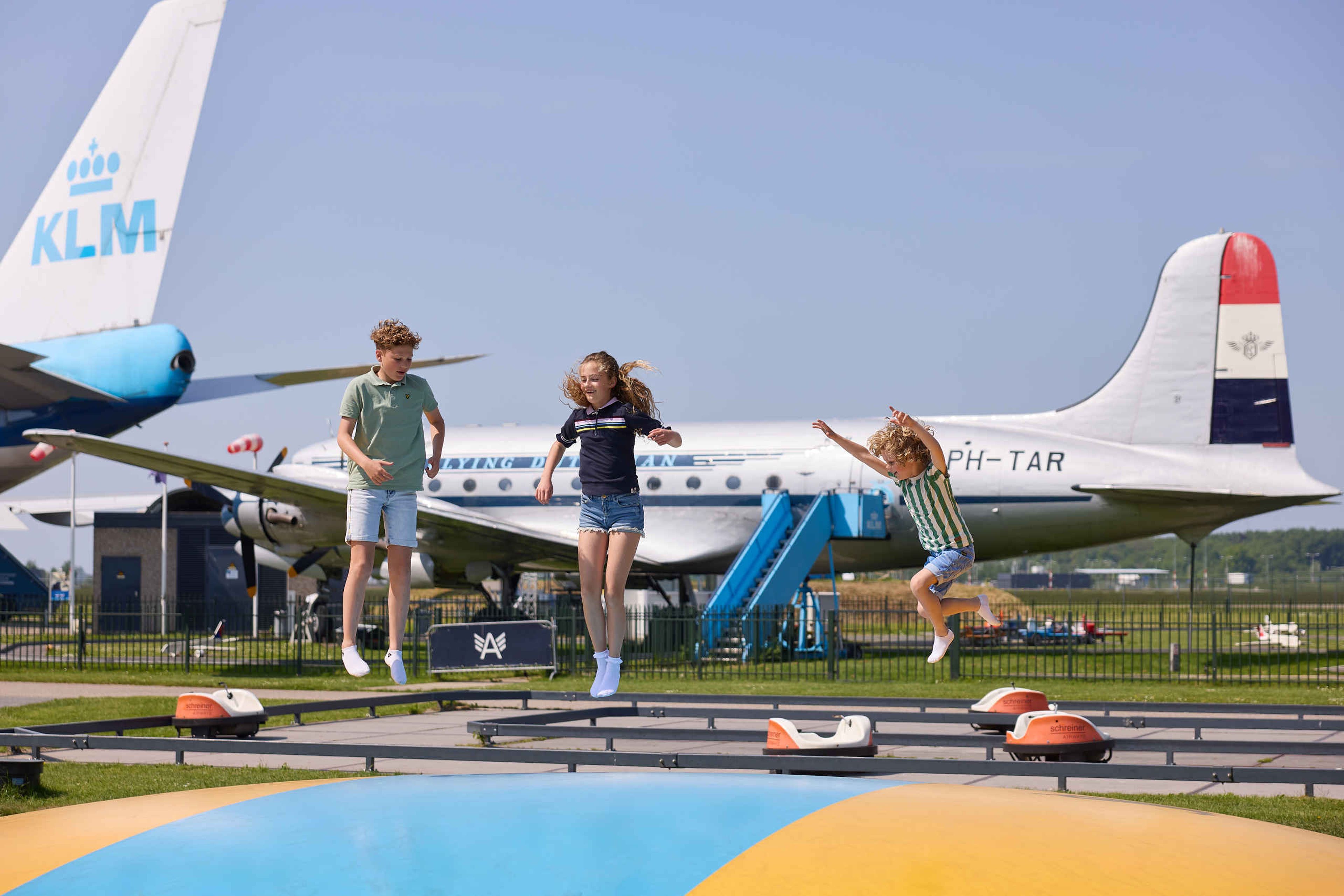 Zomer kinderen speeltuin airtrampoline Luchtvaartmuseum Aviodrome