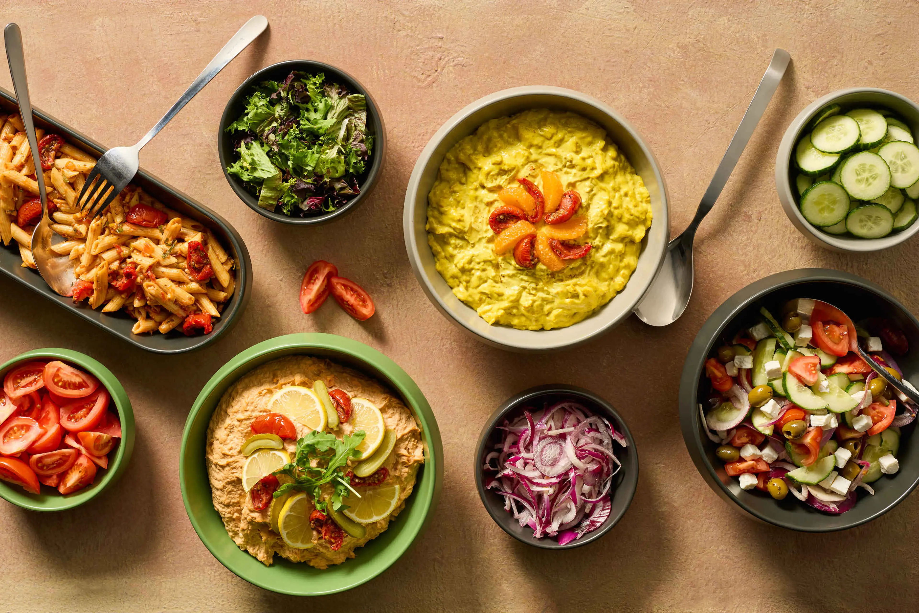 De mogelijkheden van de saladebar van buffet en live cooking restaurant Amma in Safari Hotel Beekse Bergen.