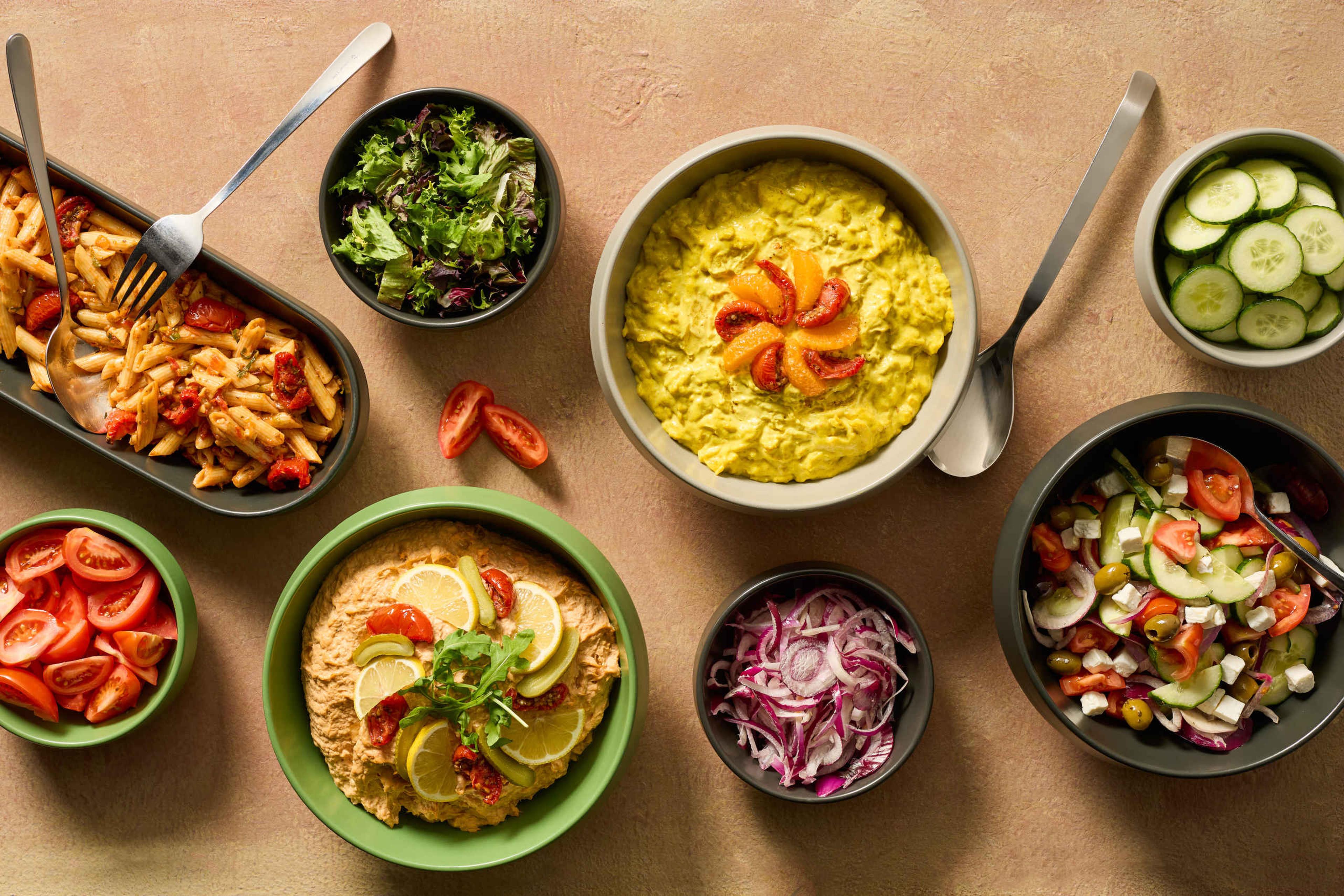 De mogelijkheden van de saladebar van buffet en live cooking restaurant Amma in Safari Hotel Beekse Bergen.