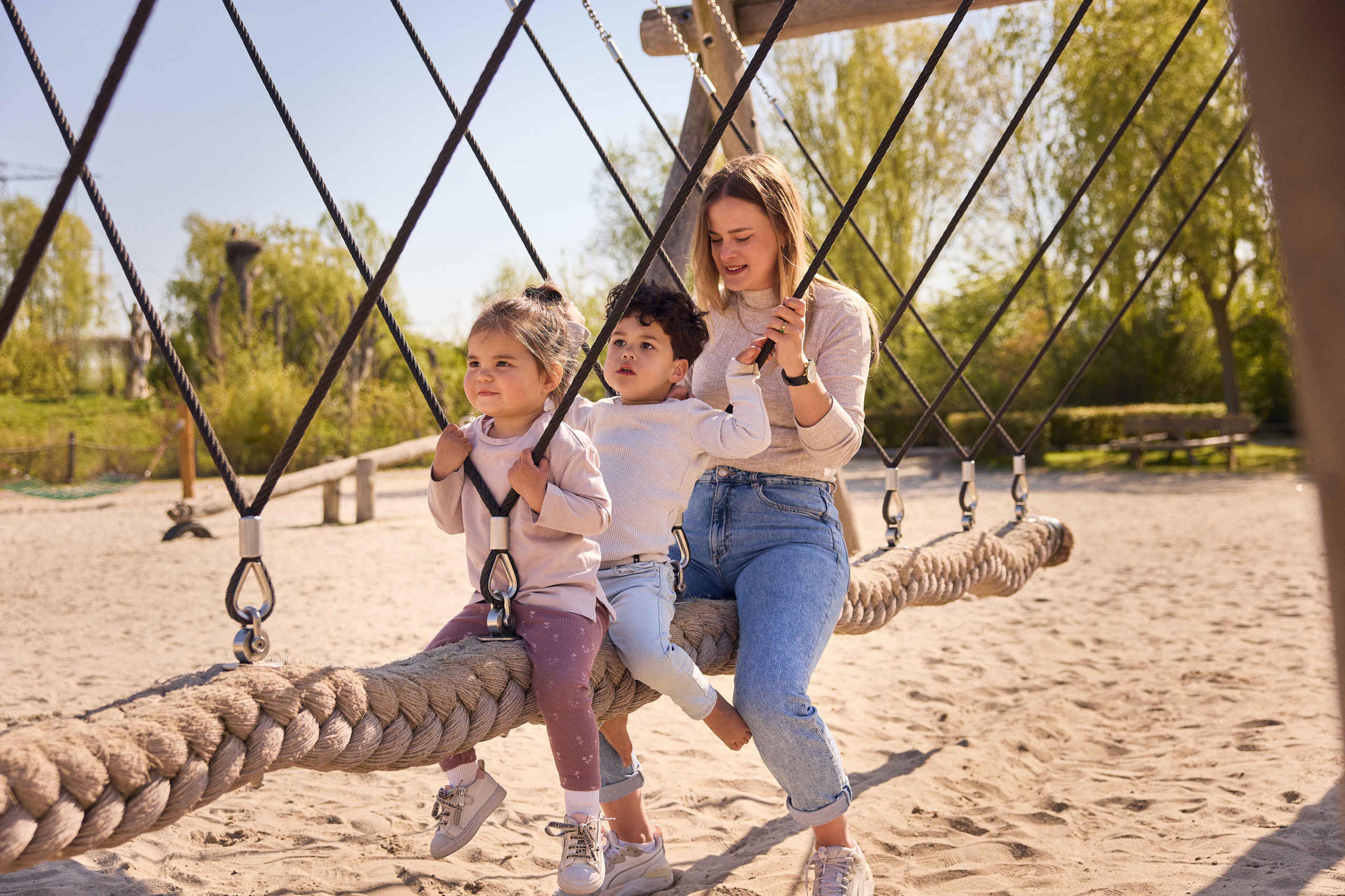 Kinderen in de speeltuin van Eindhoven Zoo