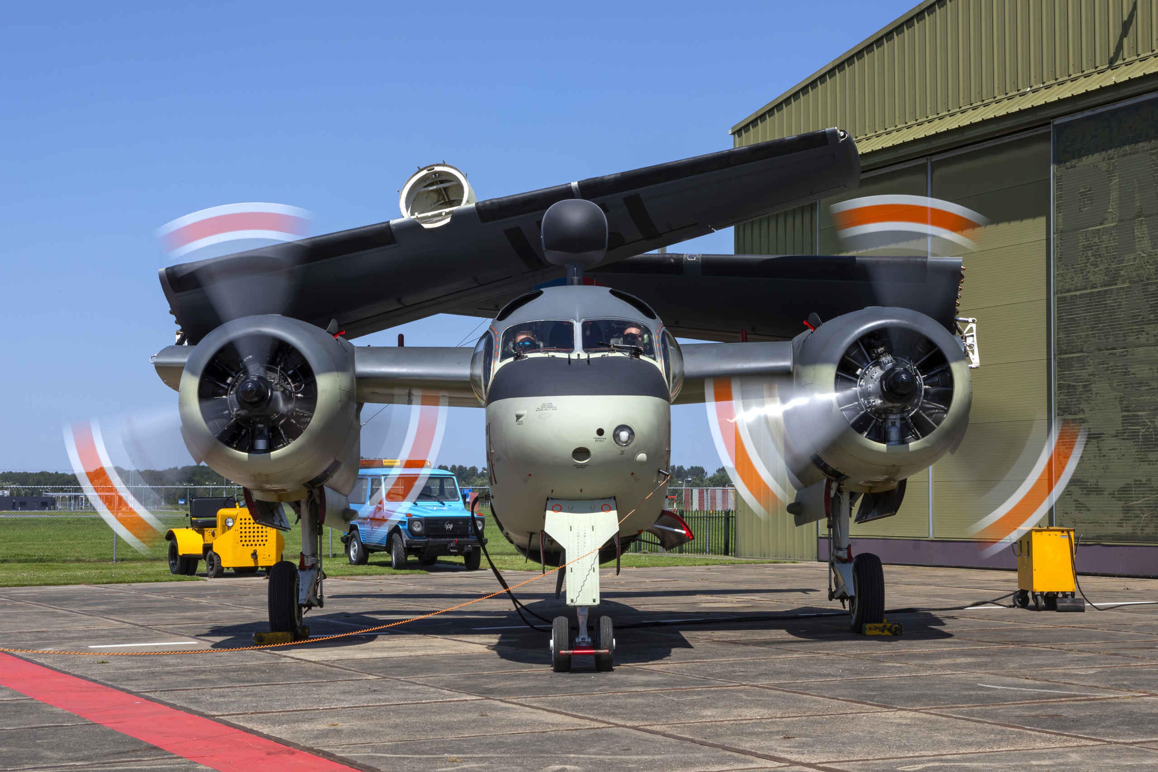 Een Grumman Tracker vliegtuig met uitklapbare vleugels, te zien tijdens Fly-In evenement bij Aviodrome