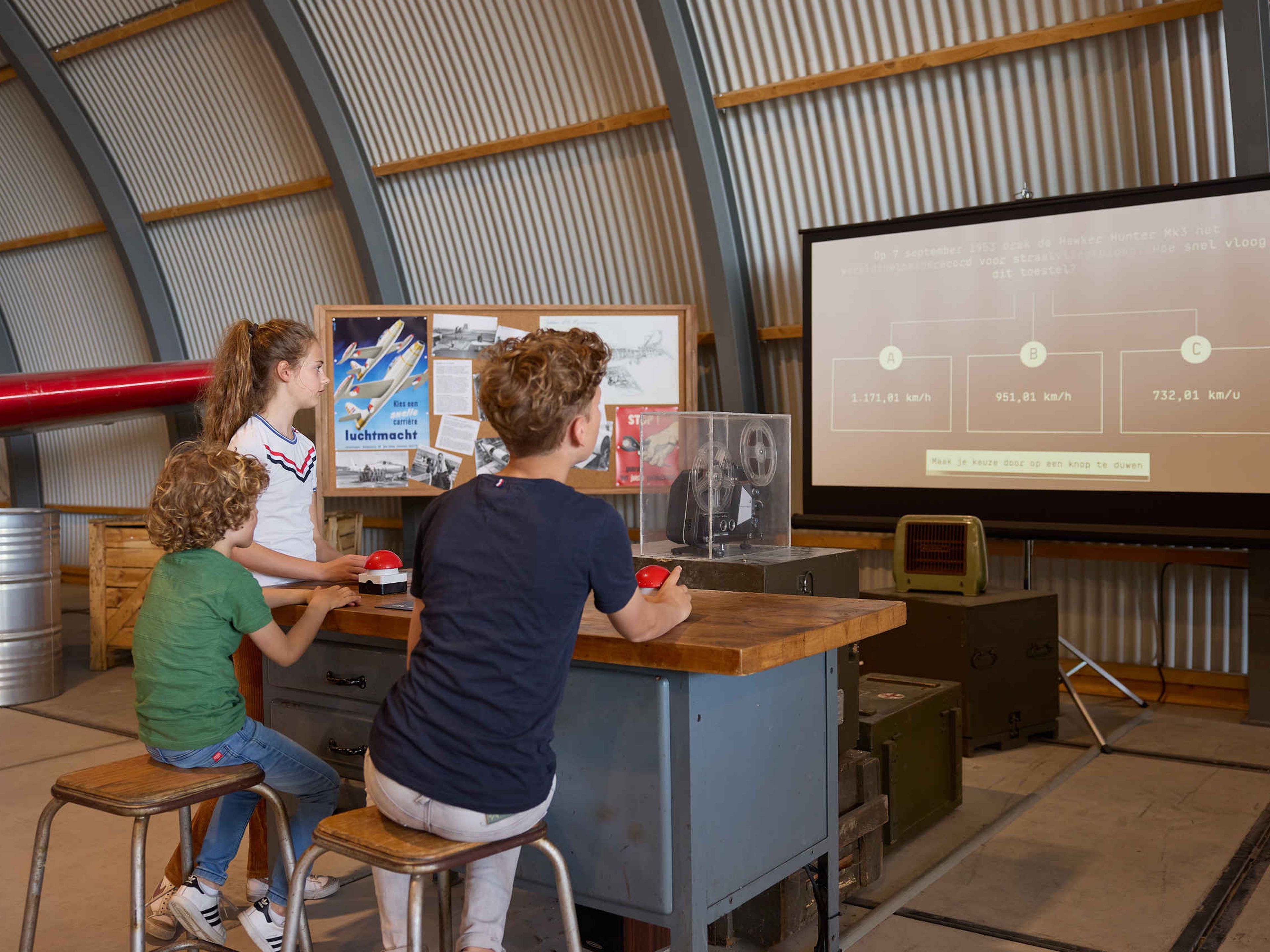Kinderen kinderfeestje straaljagerexpositie quiz Luchtvaartmuseum Aviodrome