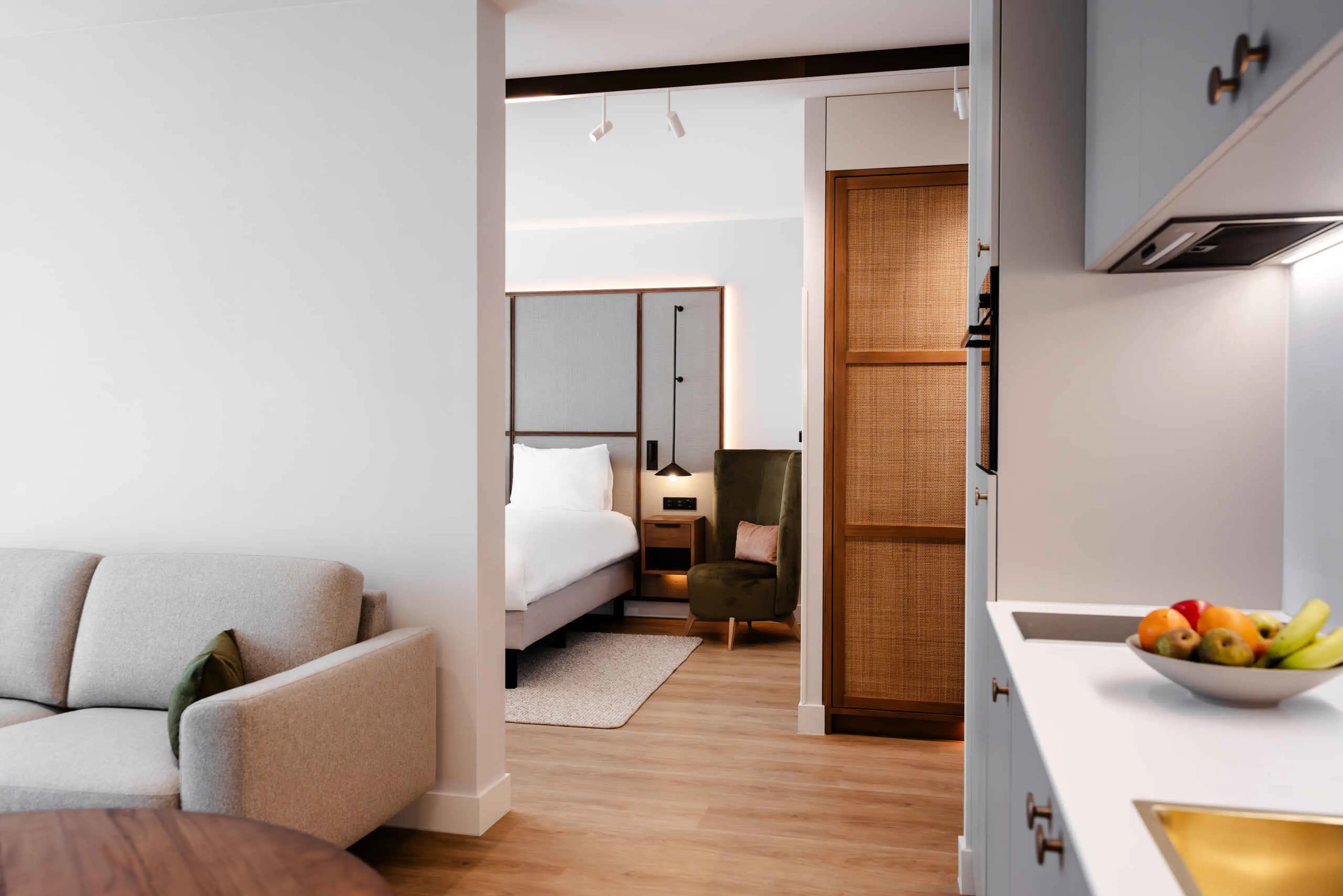 Doorkijk in de Junior Suite in hotel Kasteel Steenenburg