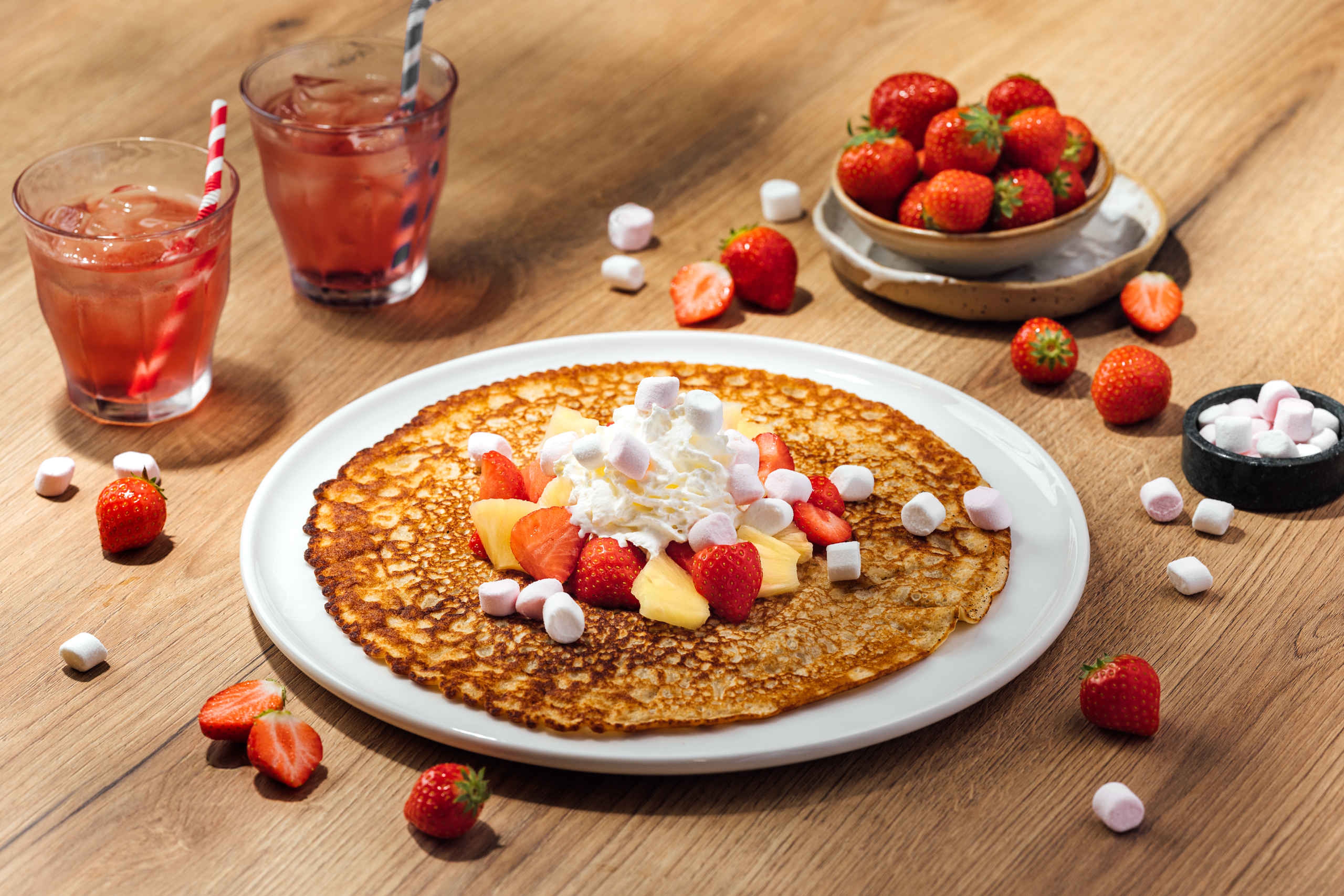 Kinder pannenkoek met fruit, slagroom en ranja in Wanyama in Safaripark Beekse Bergen