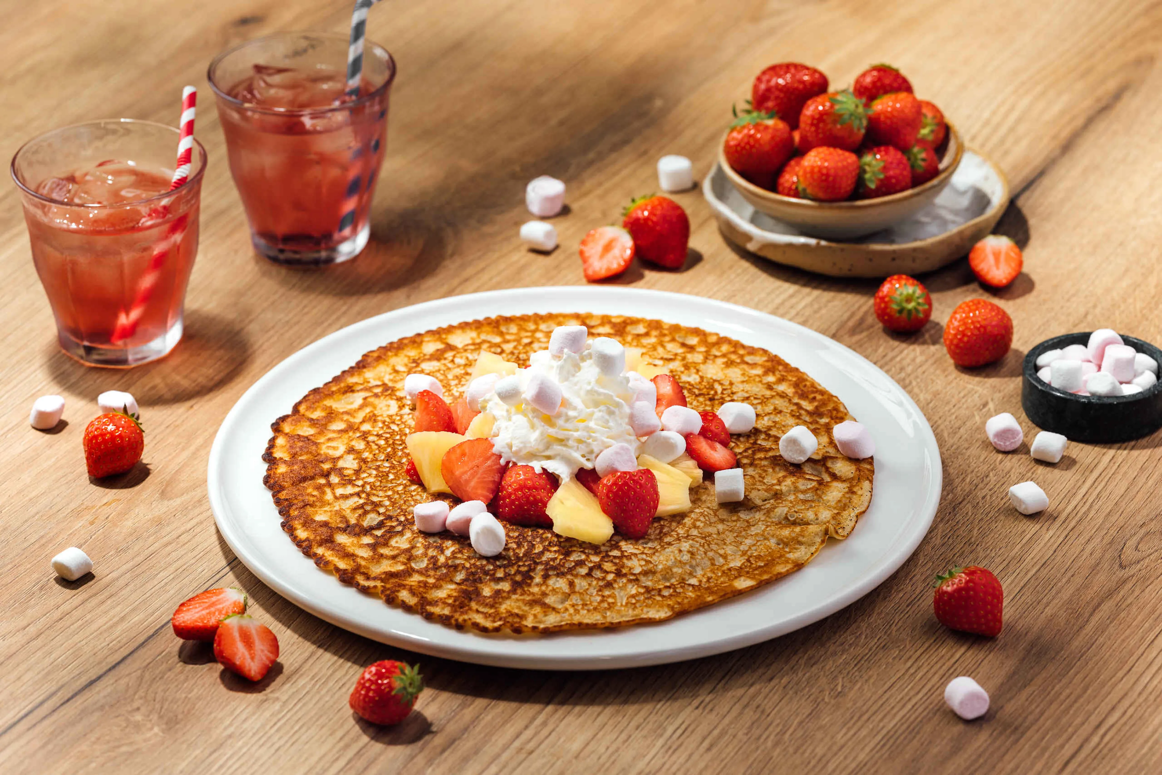 Kinder pannenkoek met fruit, slagroom en ranja in Wanyama in Safaripark Beekse Bergen