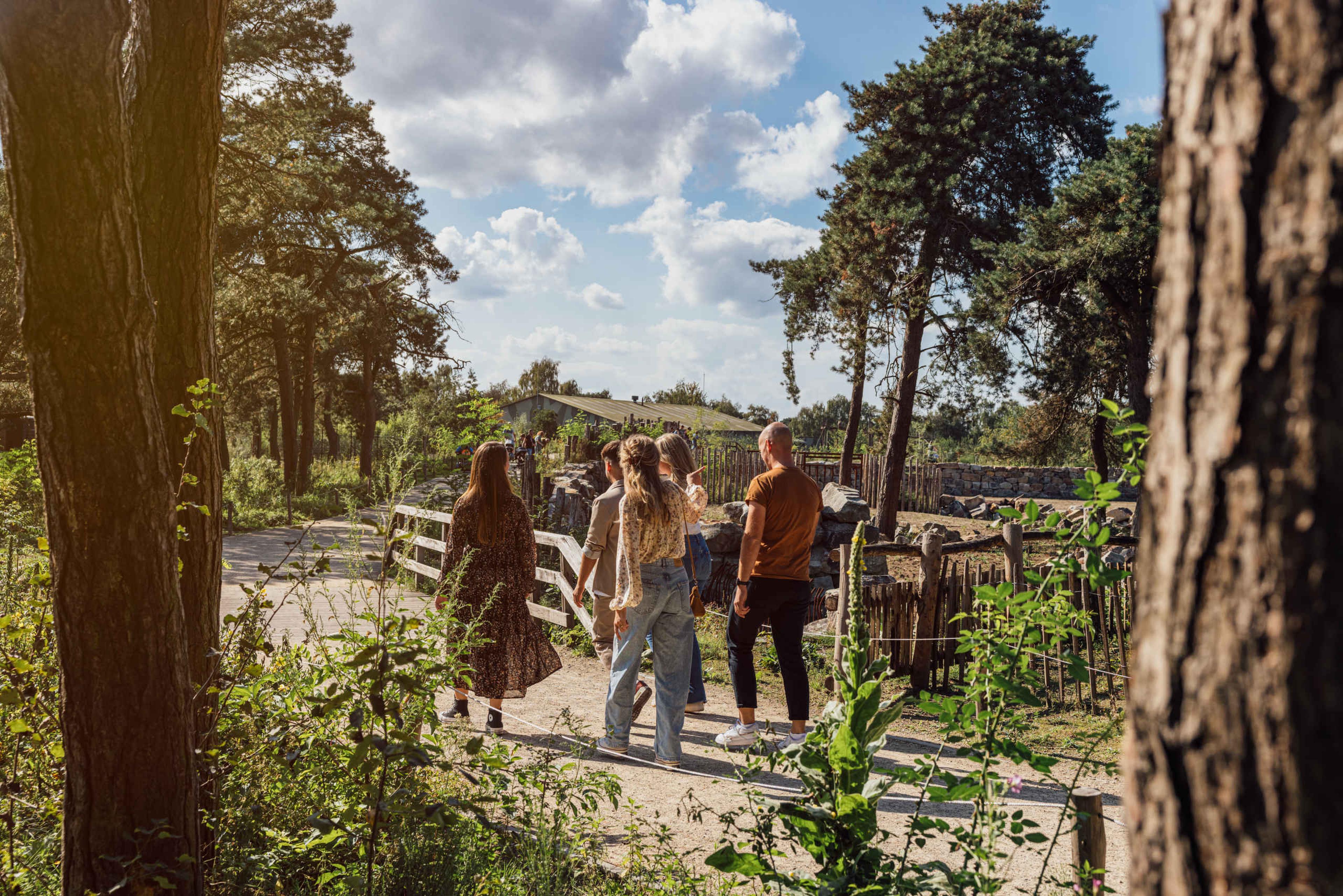 Groep op wandelsafari in Safaripark Beekse Bergen