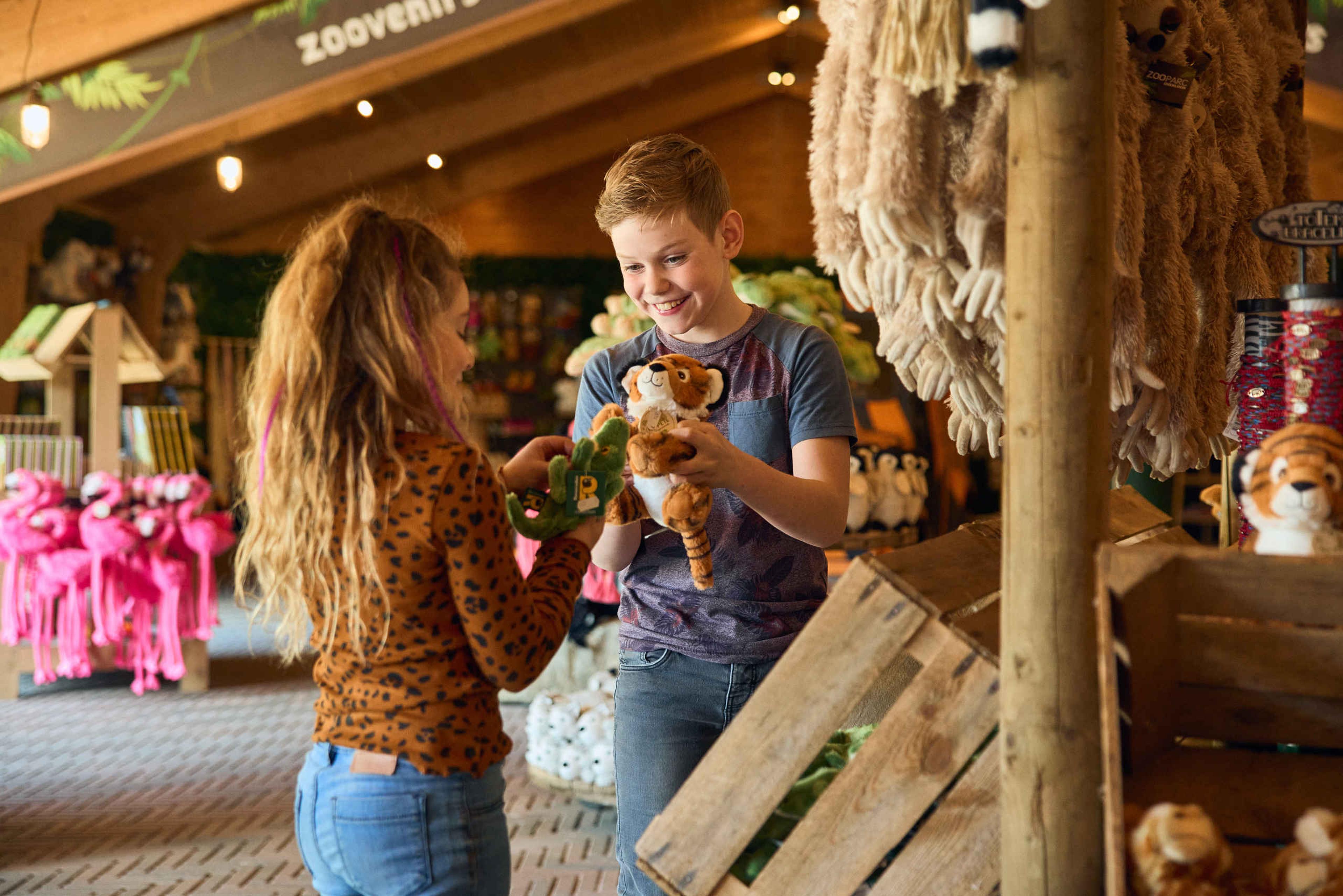 Kinderen souvenirshop knuffel ZooParc Overloon