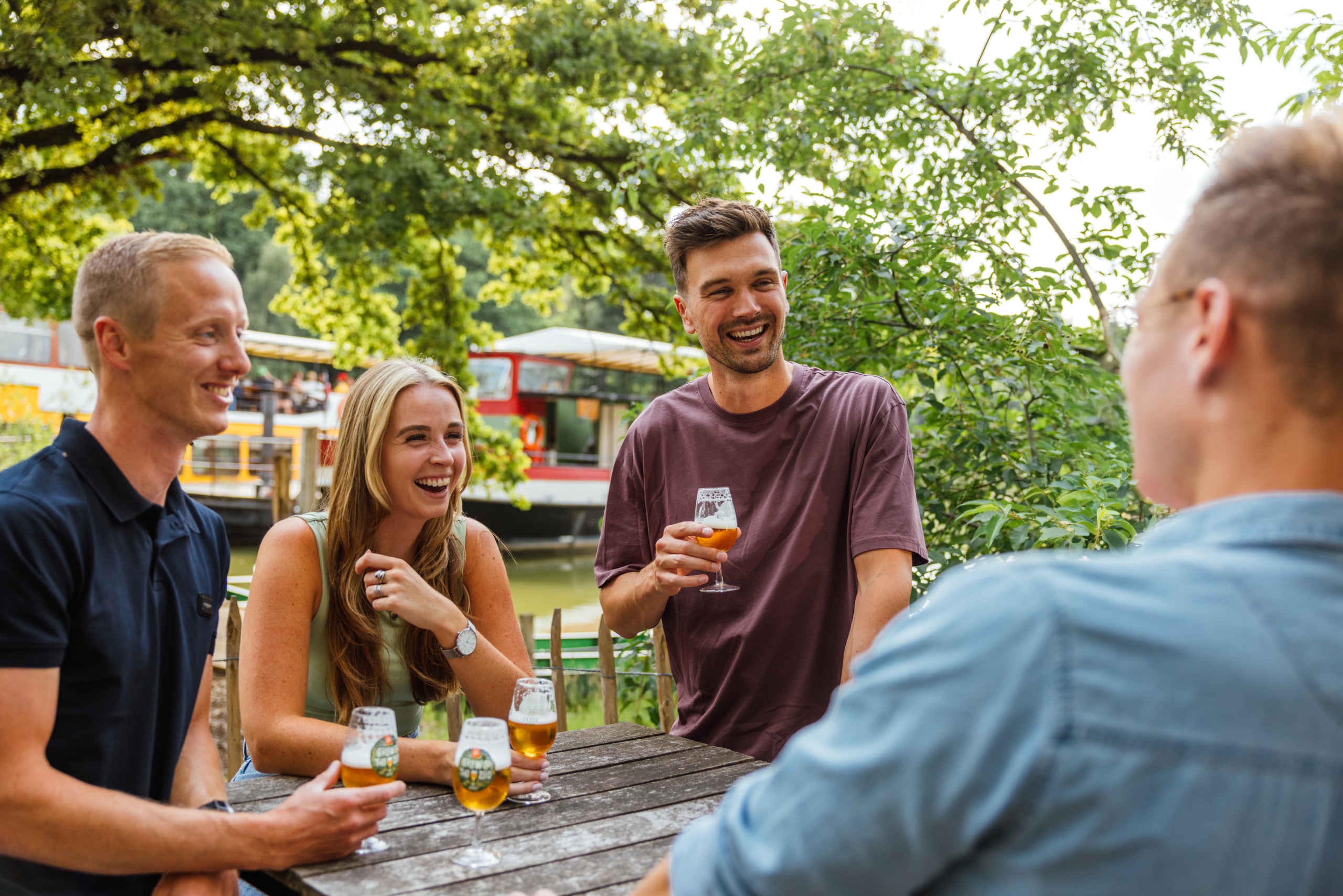Bootsafari bij een groep vrienden tijdens Brew @ the Zoo in Safaripark Beekse Bergen