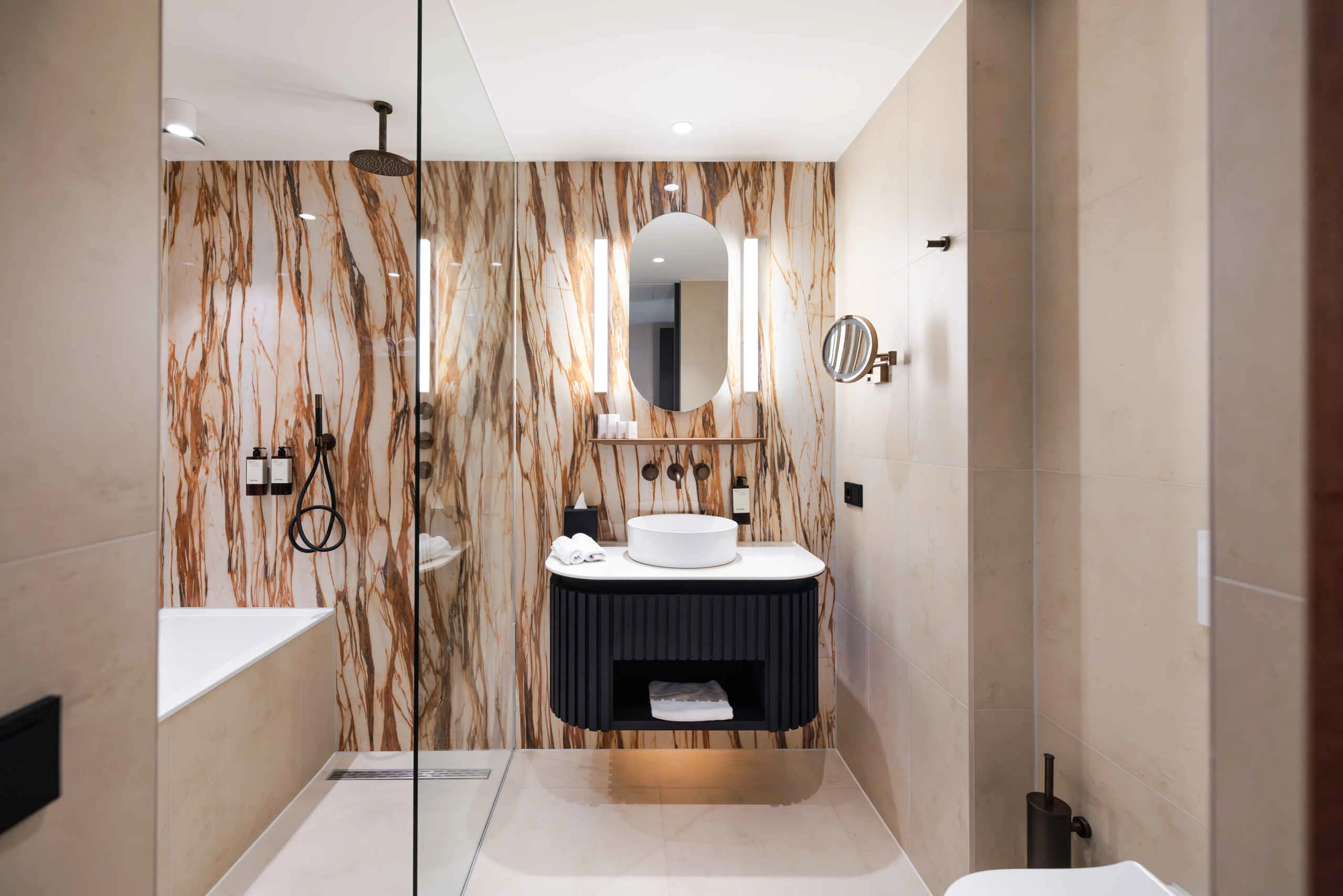 De badkamer van de kamers in het hotel Kasteel Steenenburg