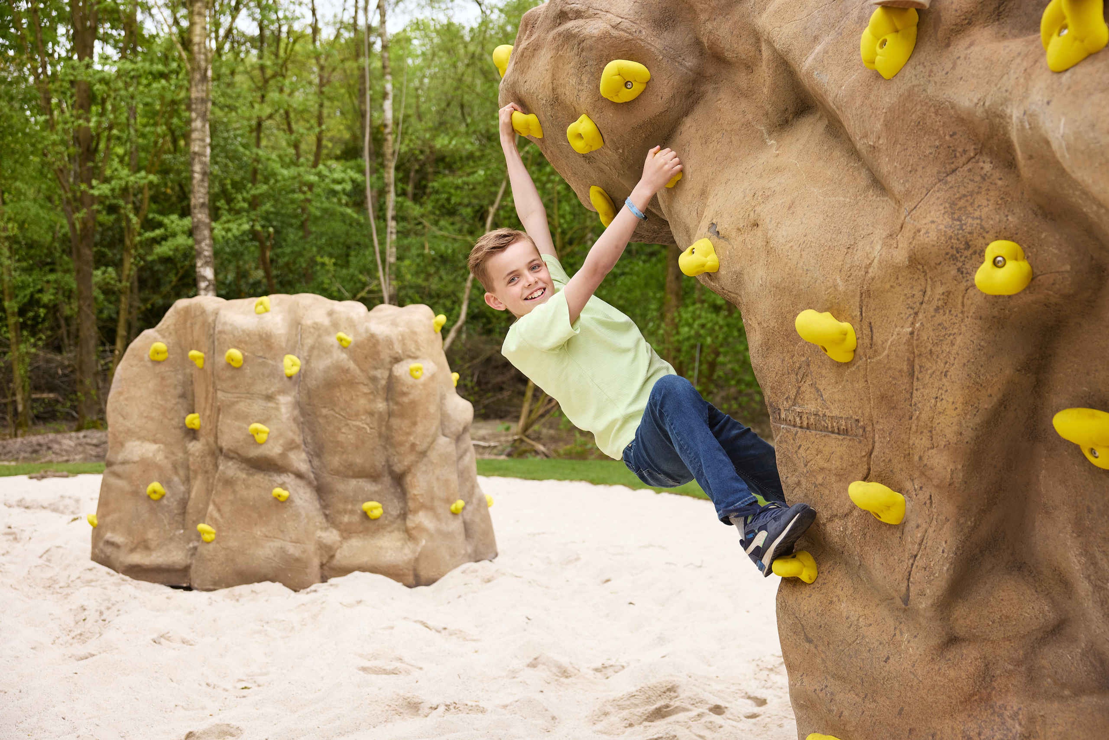 Boulderen jongen klimmen Klimrijk Brabant