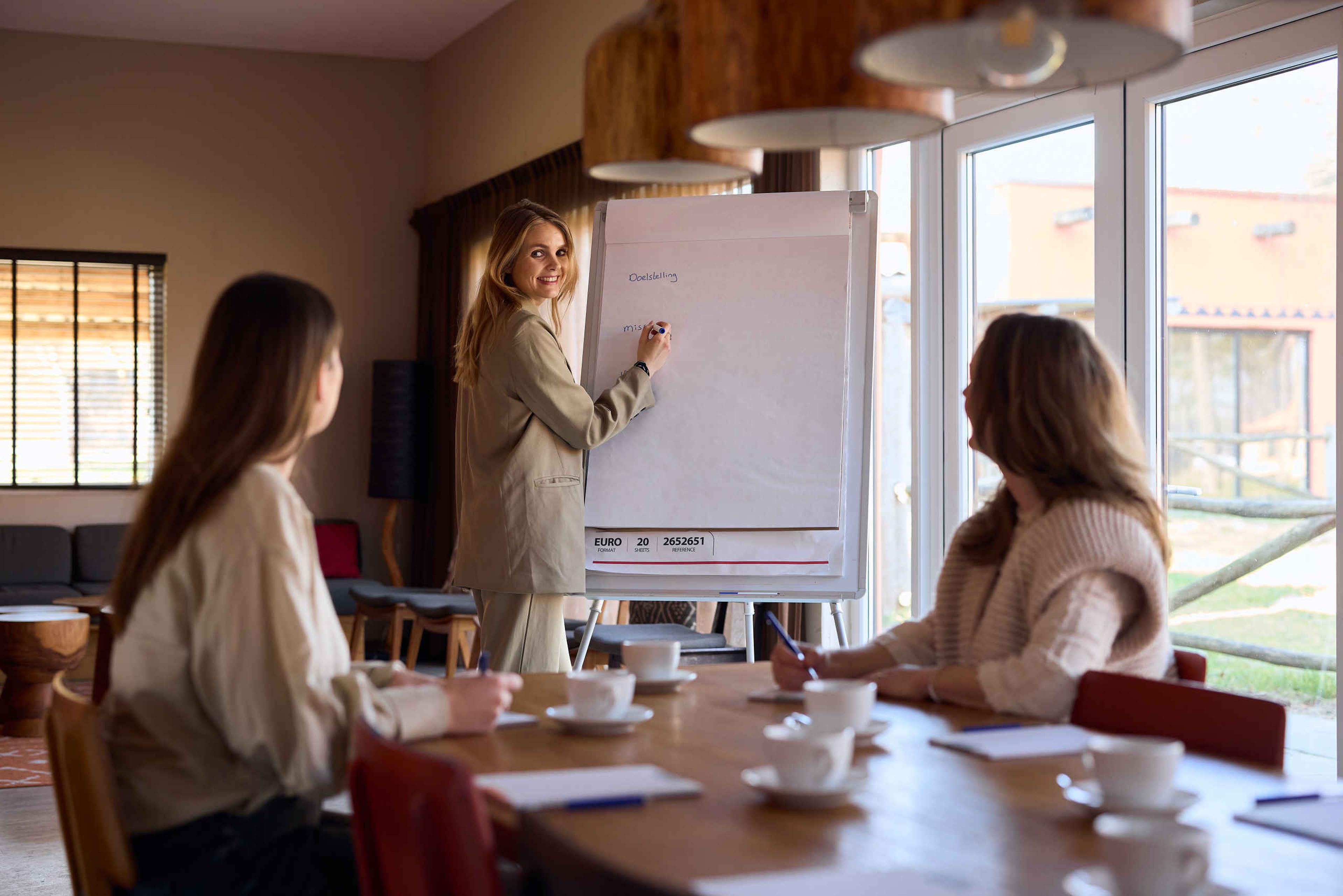 Sales medewerkers op het hoofdkantoor van Libéma