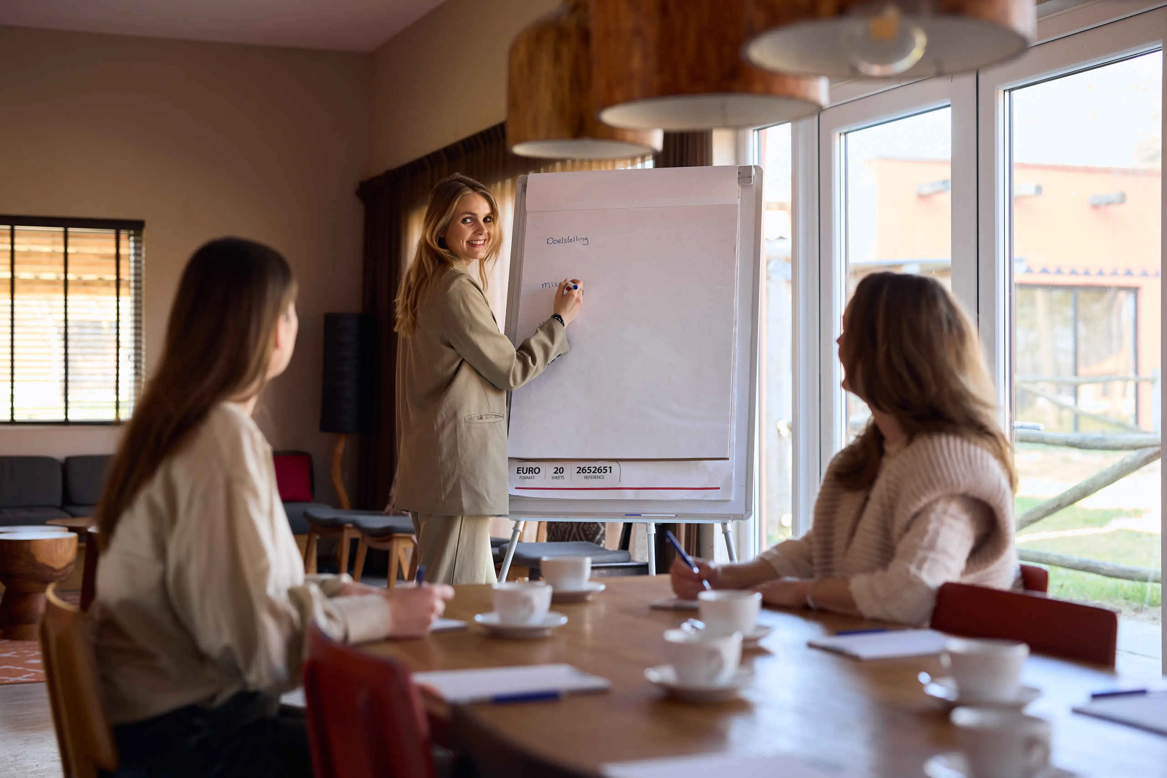 Sales medewerkers op het hoofdkantoor van Libéma