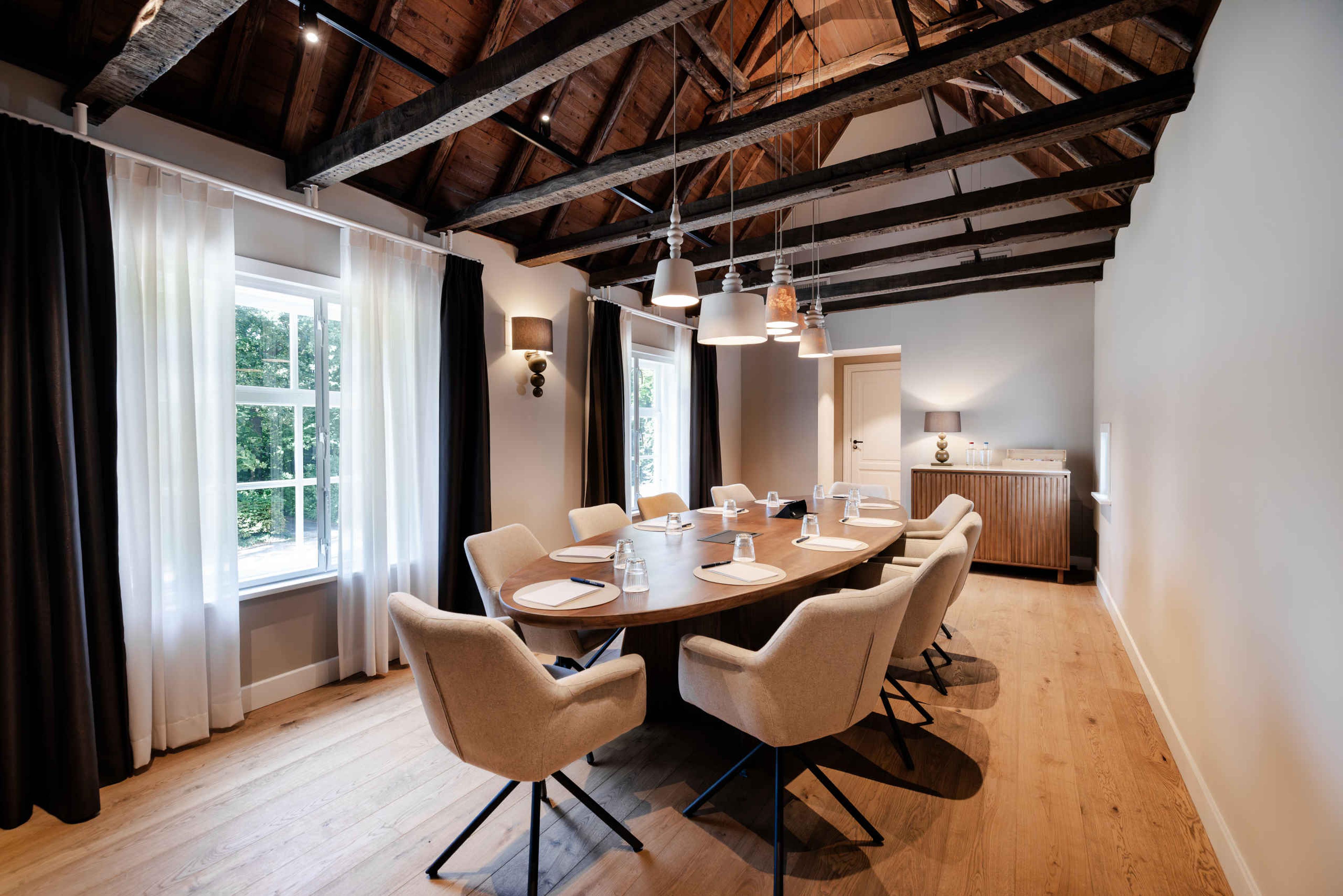 Vergaderen in salon 5 een vergaderruimten boven in Kasteel Steenenburg