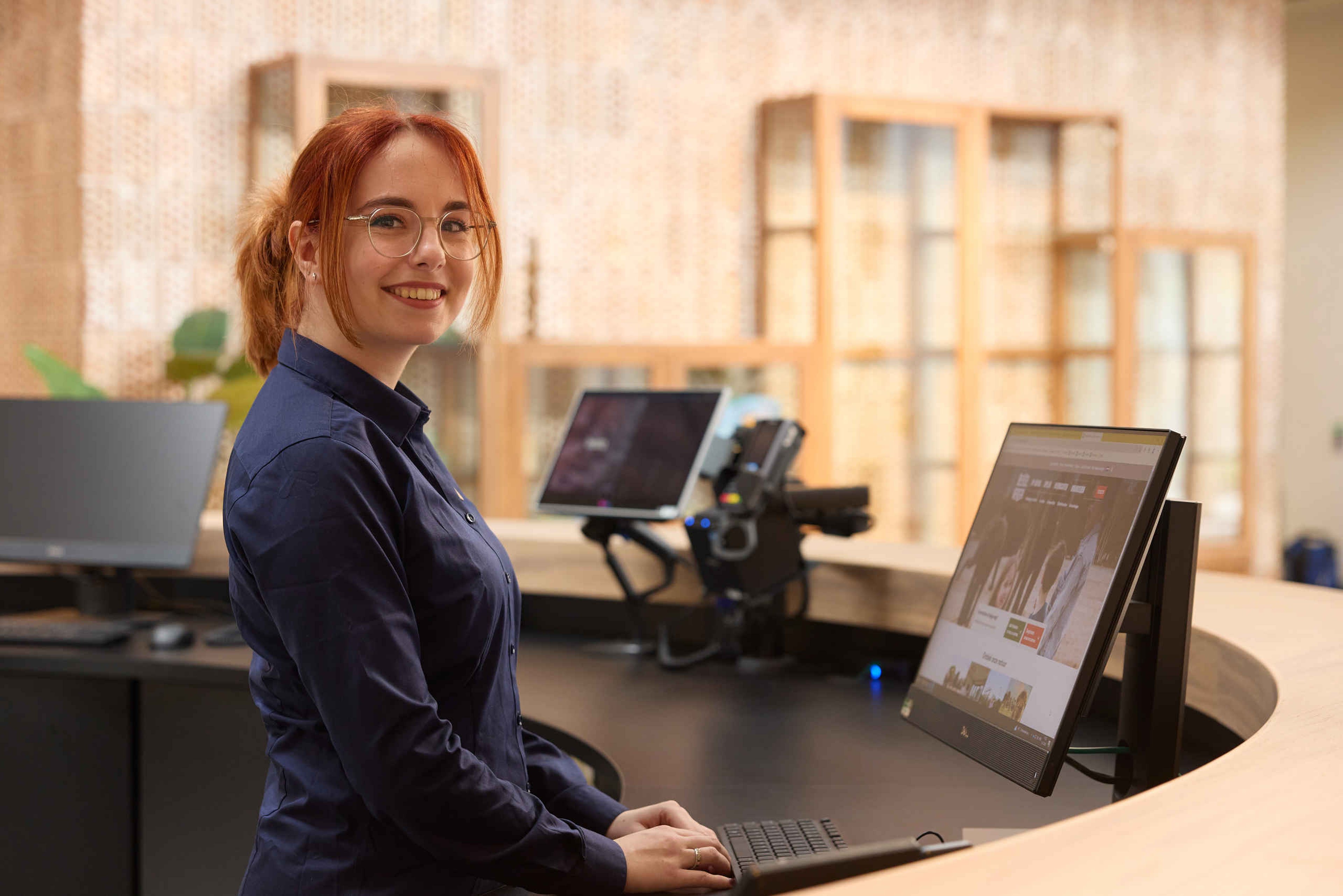 Medewerker bij de Guest Service in Safari Hotel Beekse Bergen