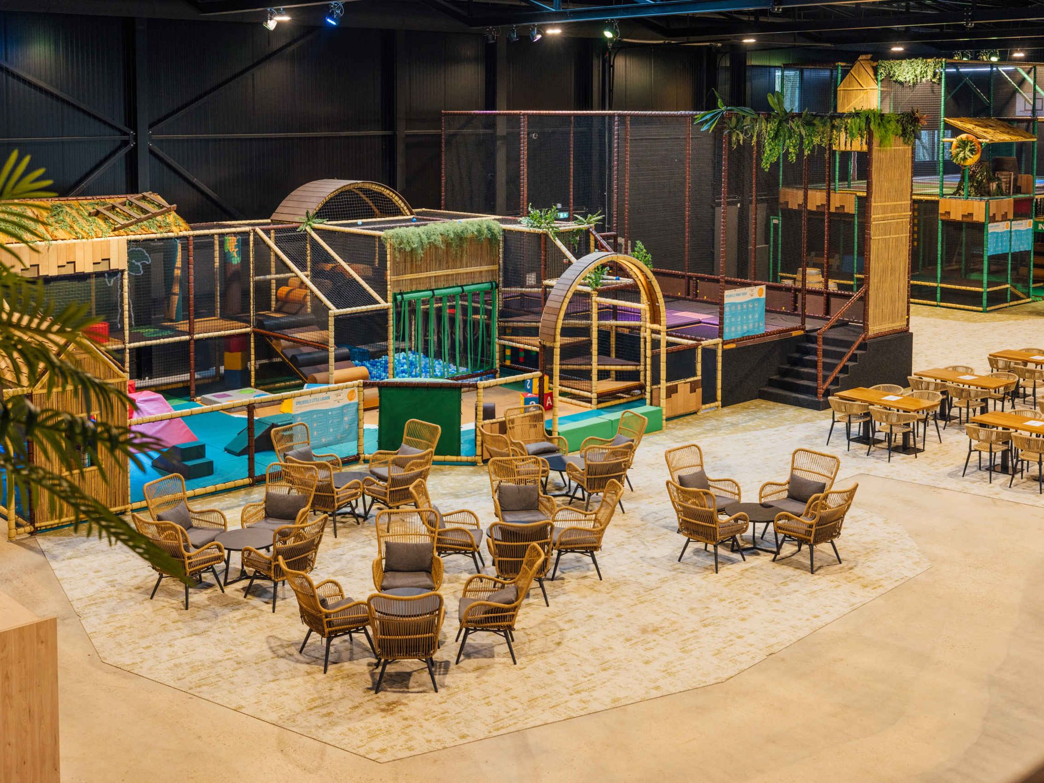 Een uitzicht over het Little Lagoon in Speelland Indoor bij Beekse Bergen