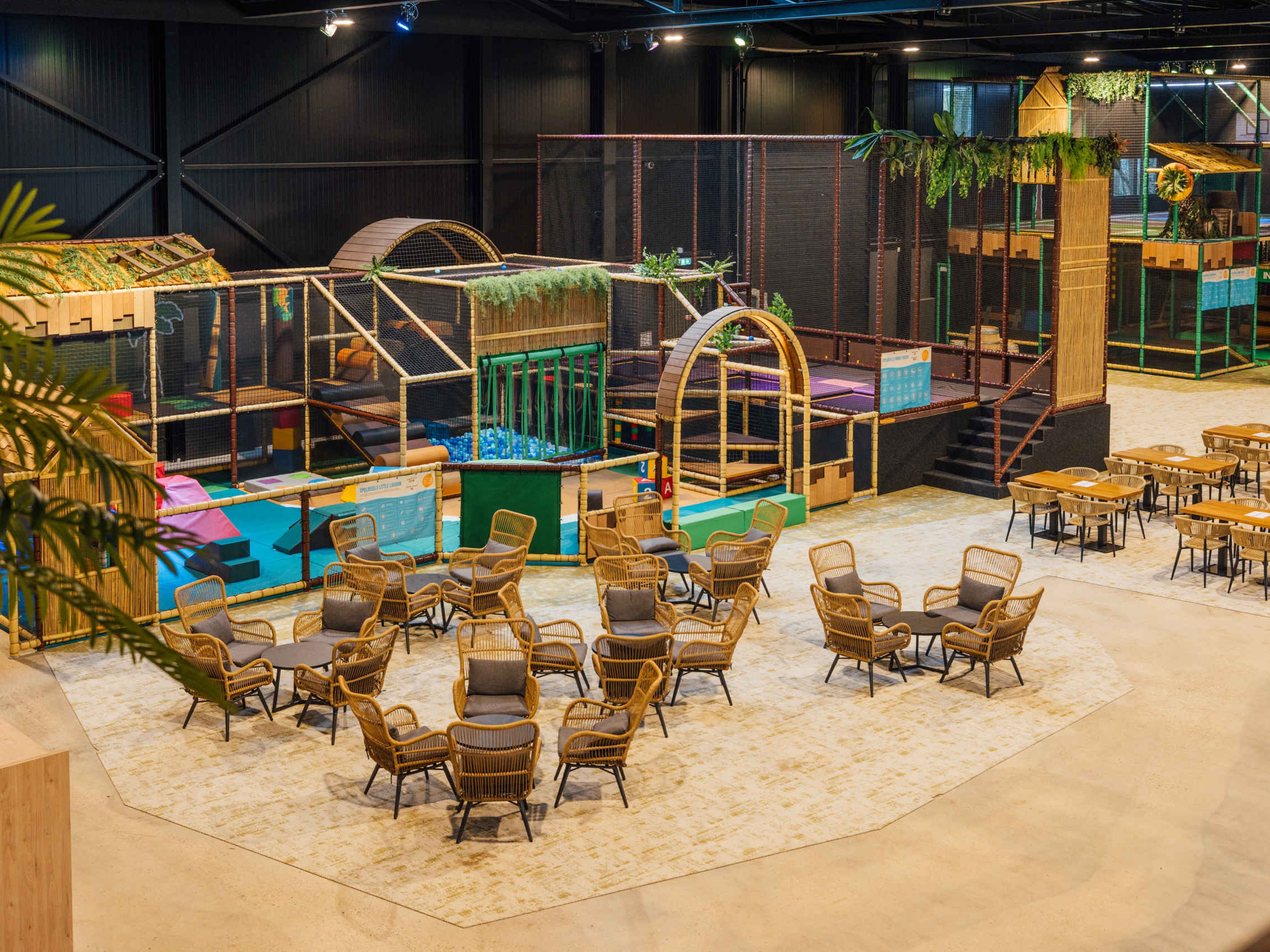 Een uitzicht over het Little Lagoon in Speelland Indoor bij Beekse Bergen