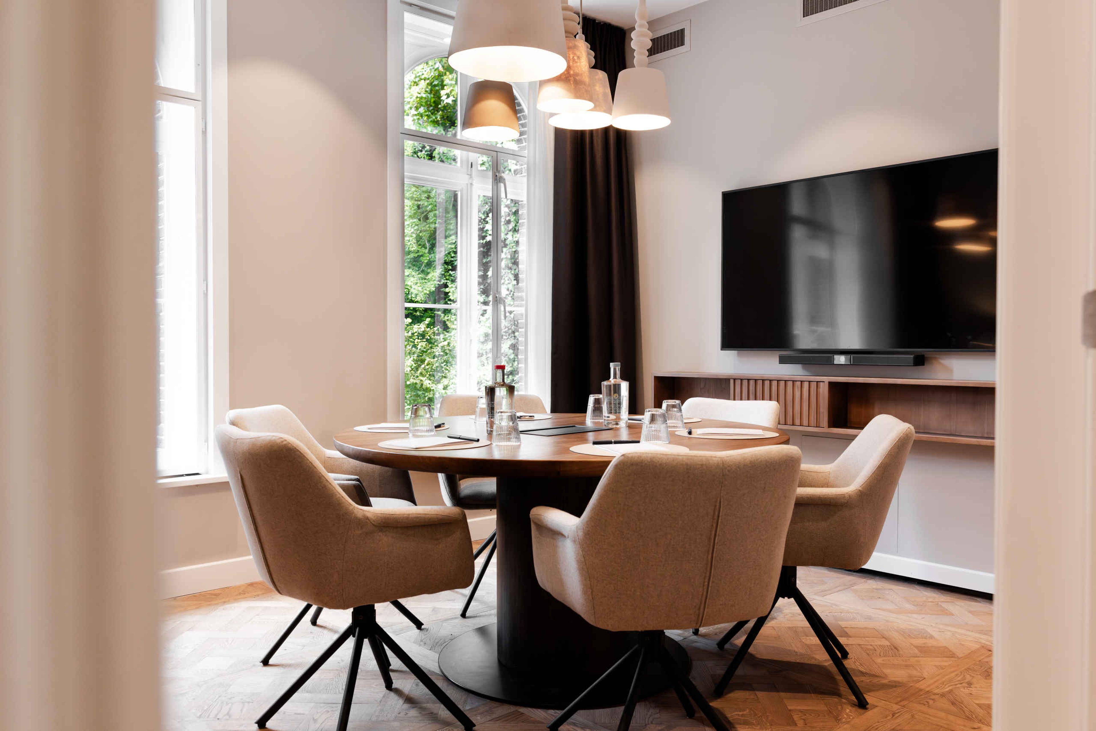 Vergaderruimte doorkijk in Salon 3 in Kasteel Steenenburg