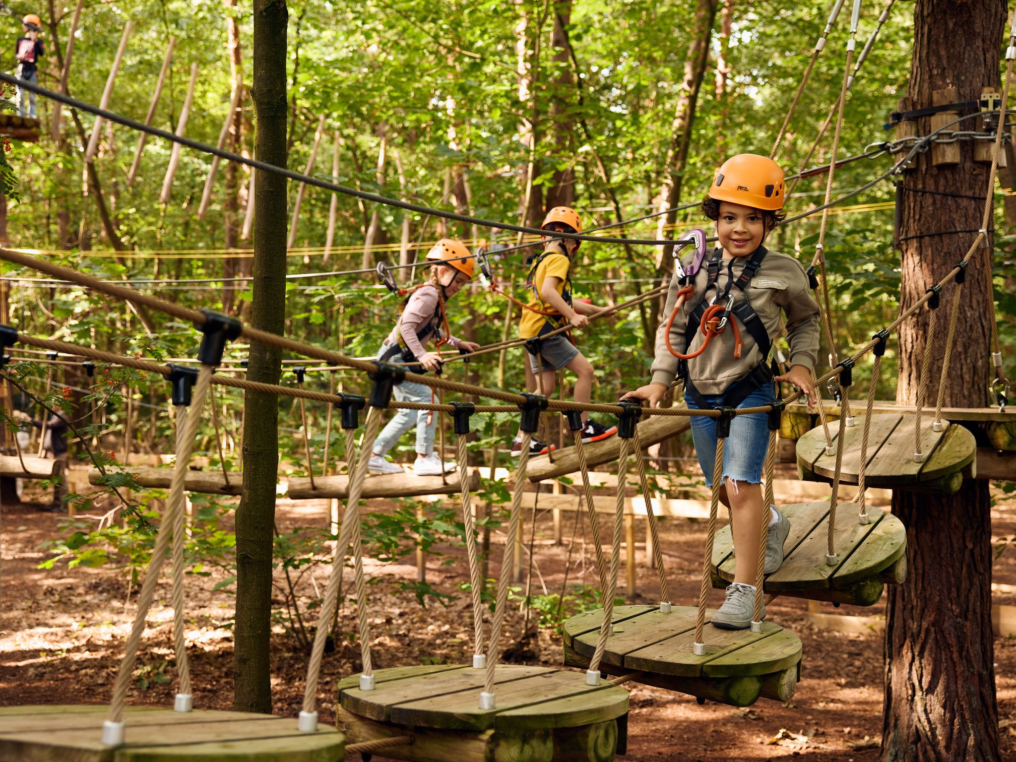 Kinderen op hindernis van het Pico Parcours bij Klimrijk Brabant