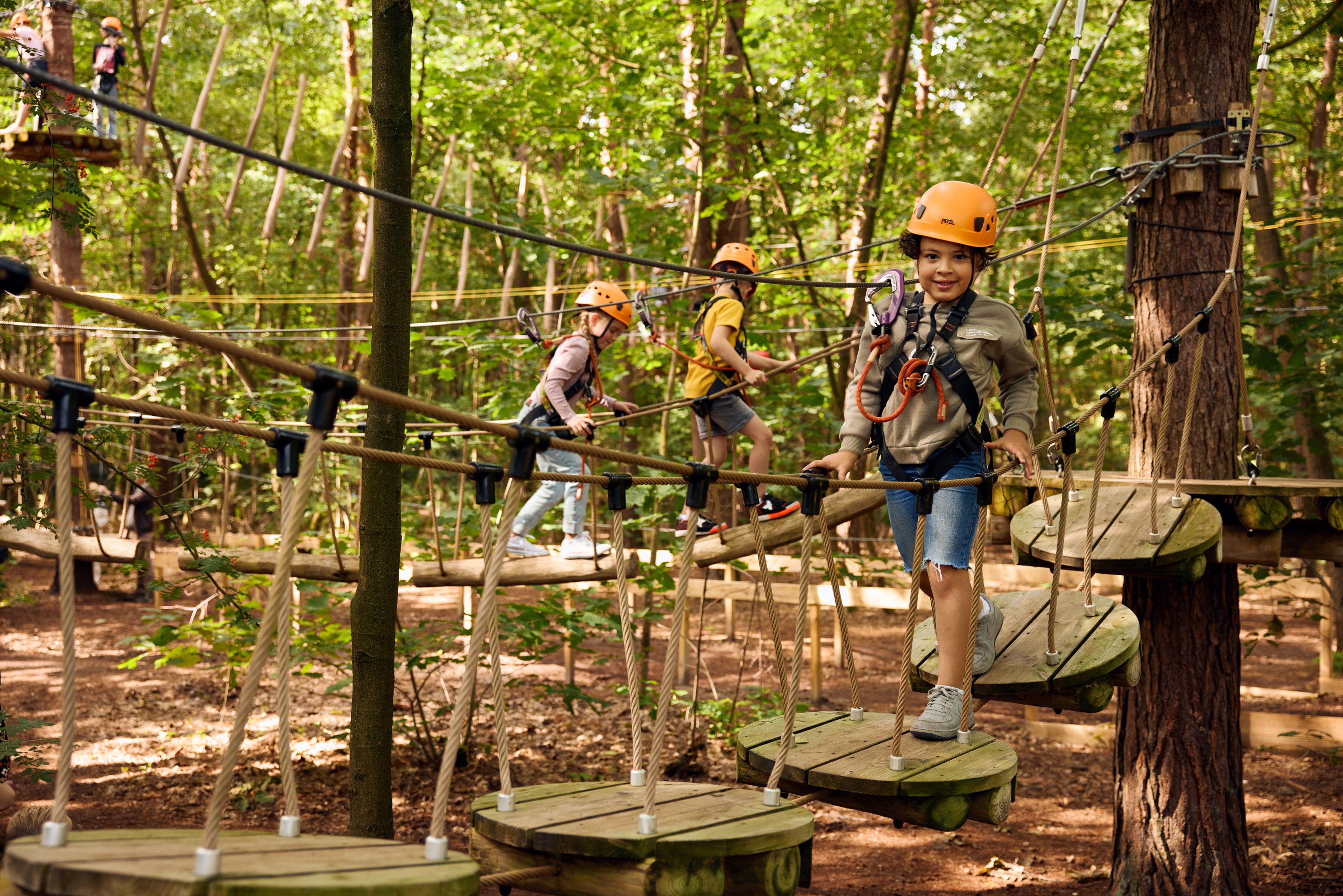 Kinderen op hindernis van het Pico Parcours bij Klimrijk Brabant