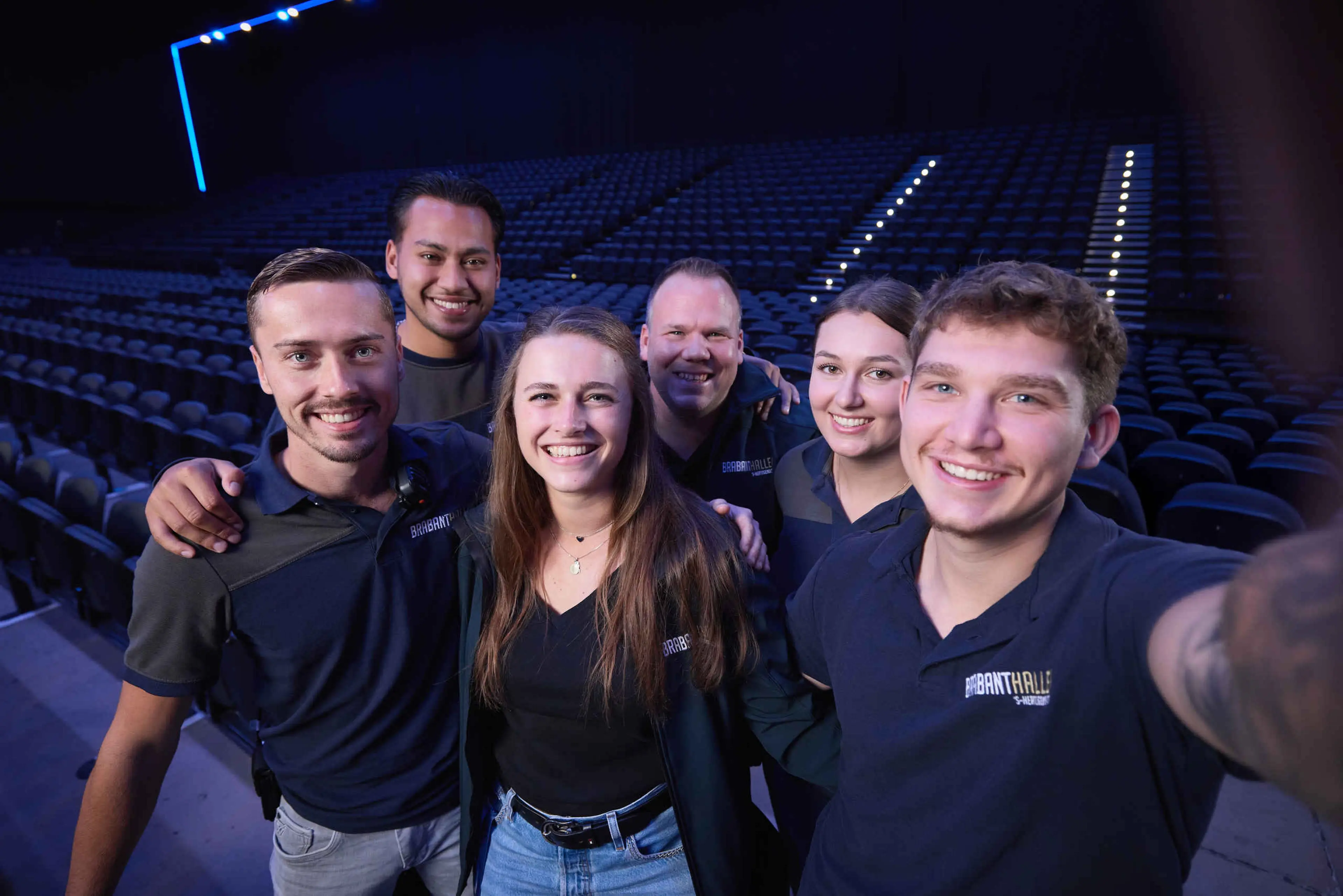 Een groep collega's van de Facilitaire Dienst bij De Brabanthallen