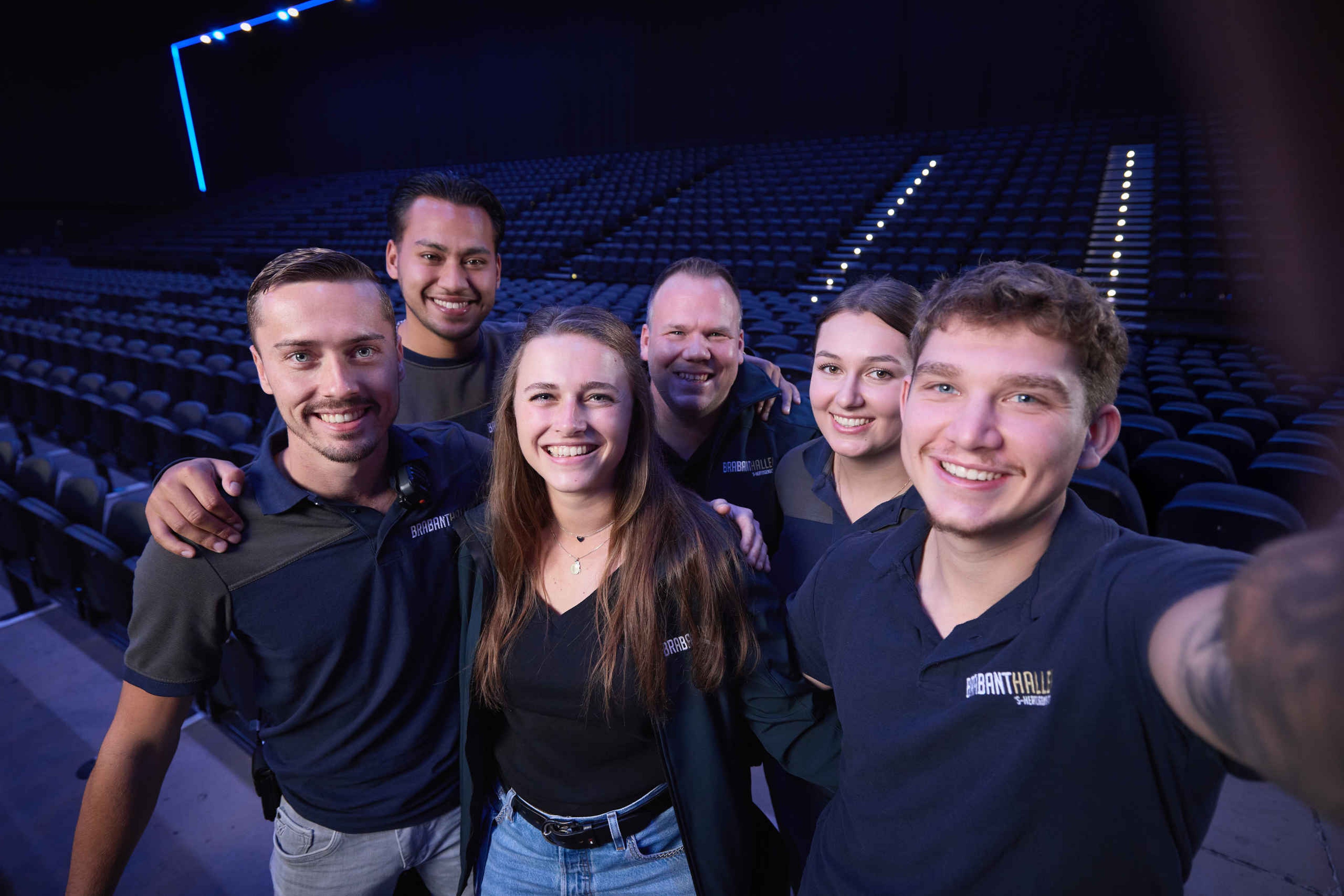 Een groep collega's van de Facilitaire Dienst bij De Brabanthallen