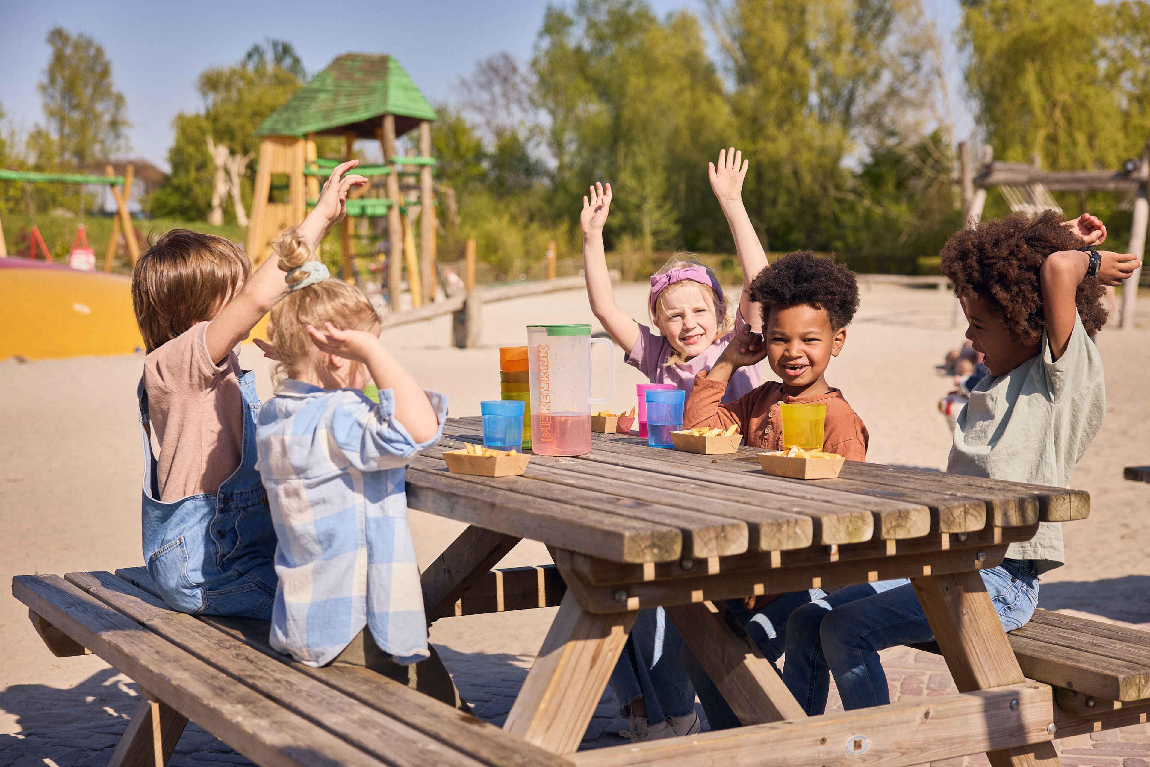 Een kinderfeestje met feestmaal en ranja bij Eindhoven Zoo.