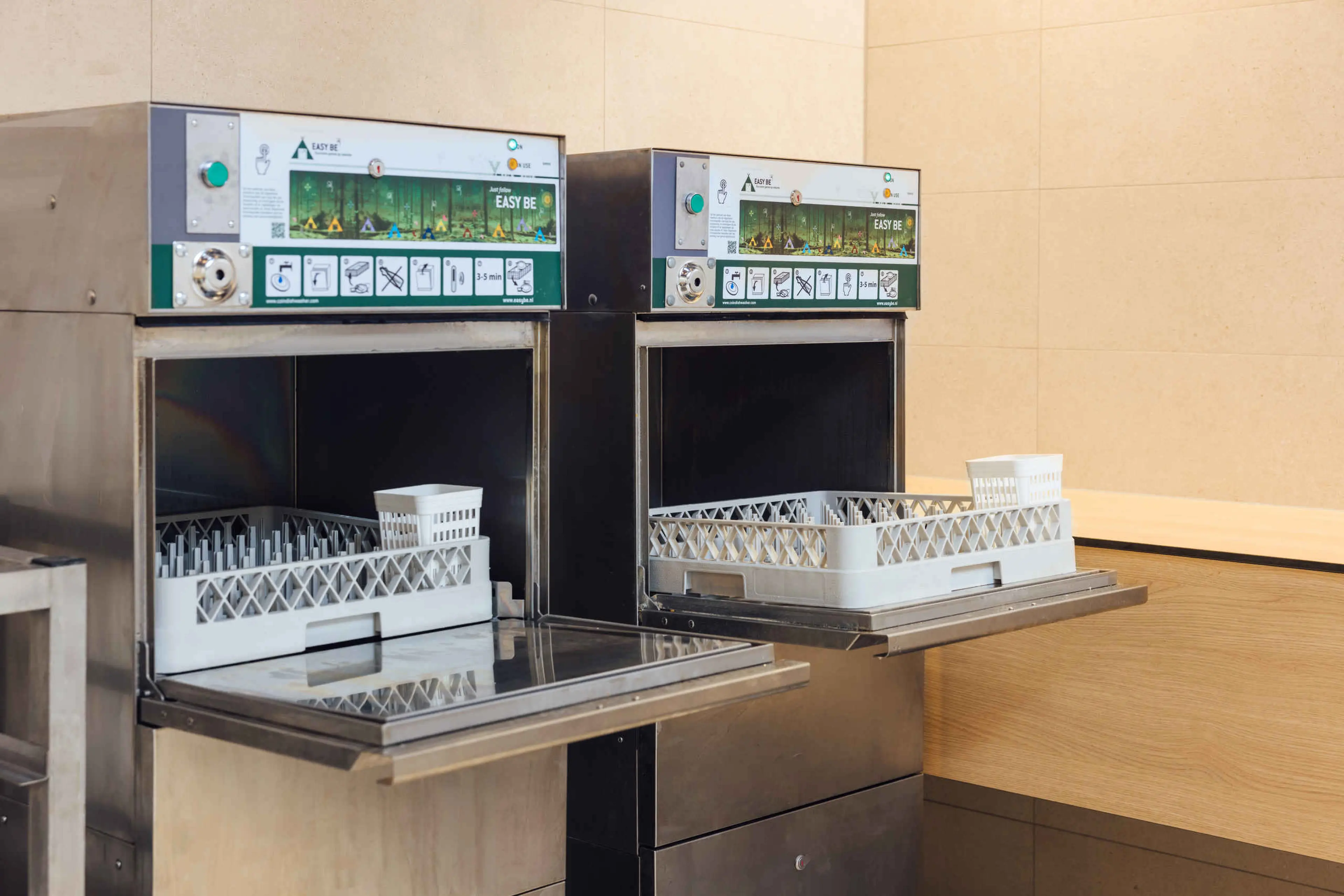 Sanitairgebouw vaatwasser camping Lake Resort Beekse Bergen