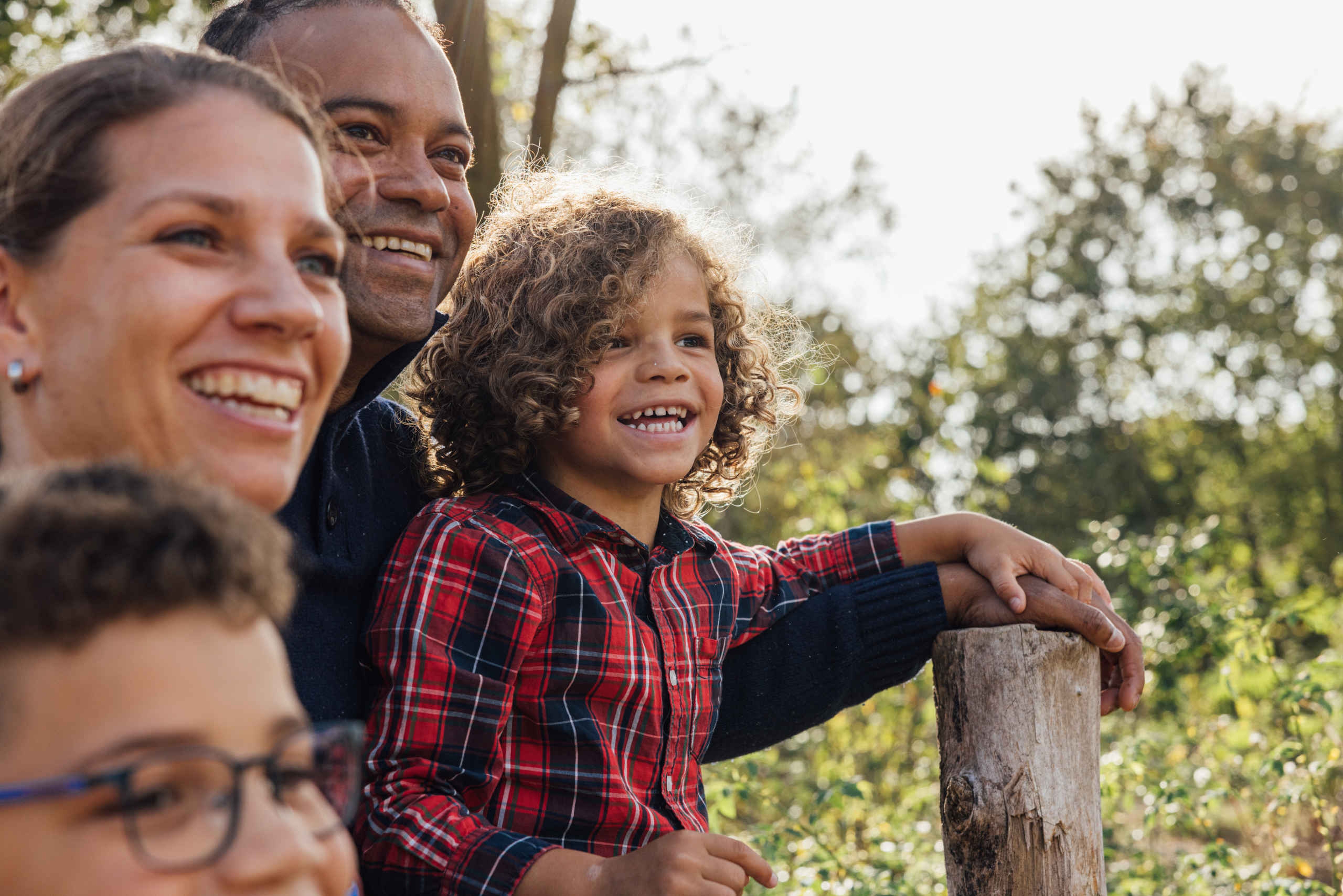 Gezin bestaande uit vader moeder en zoons close-up Safaripark Beekse Bergen