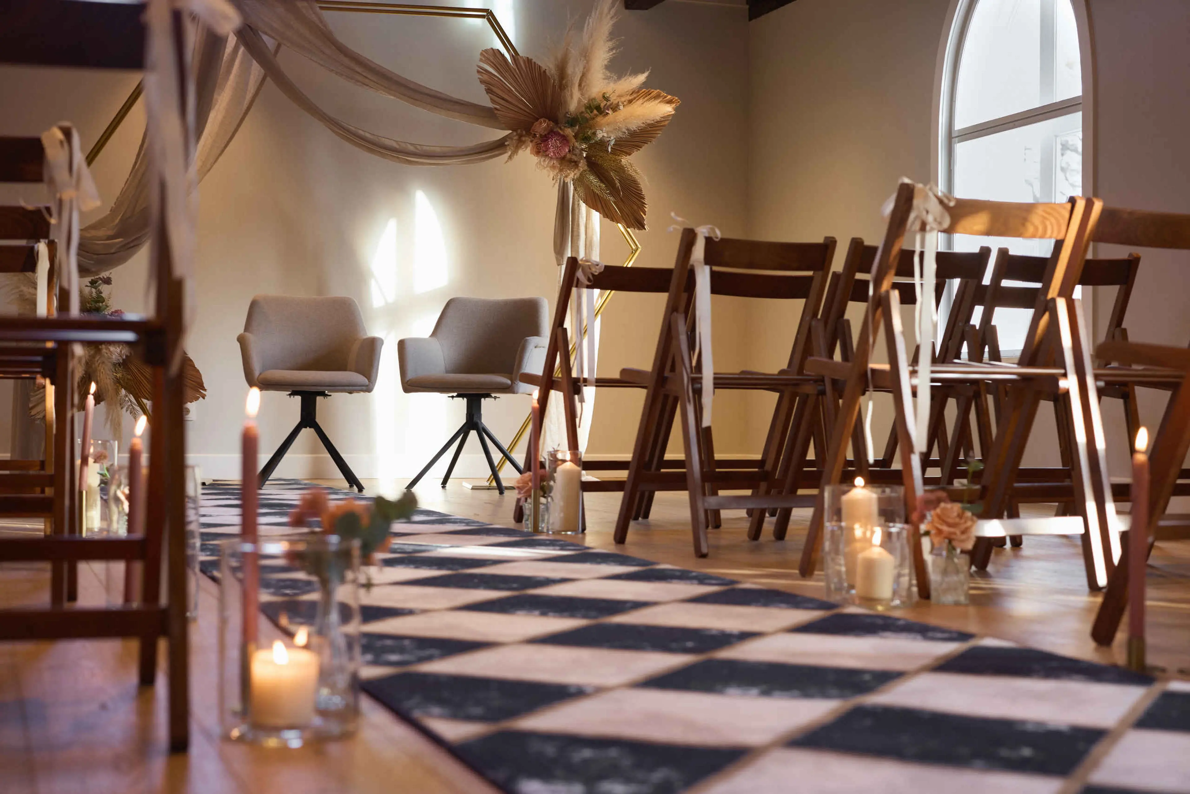 Trouwopstelling ceremonie in de Grand Salon in Kasteel Steenenburg