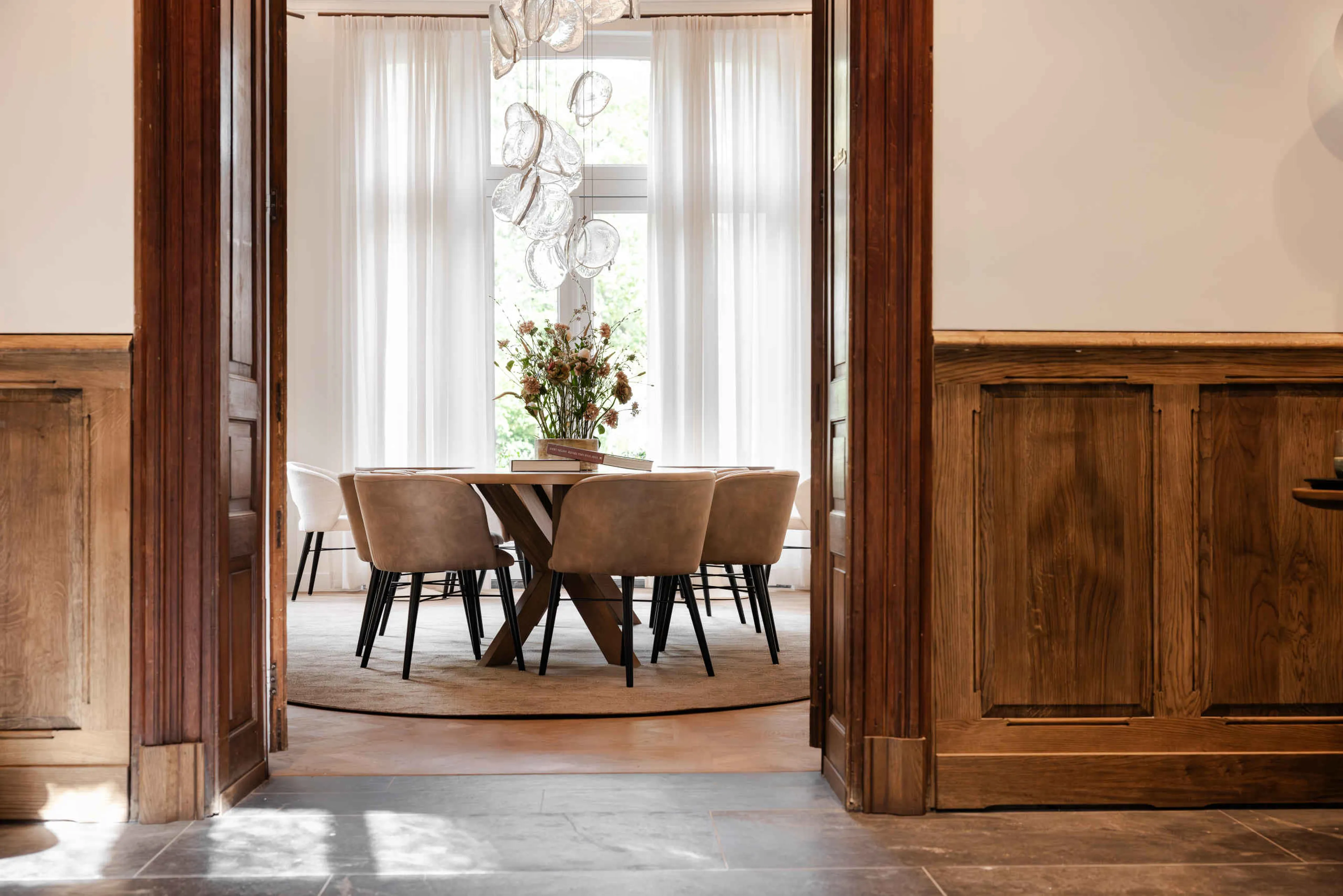 Inkijk in de Hofkamer in Kasteel Steenenburg