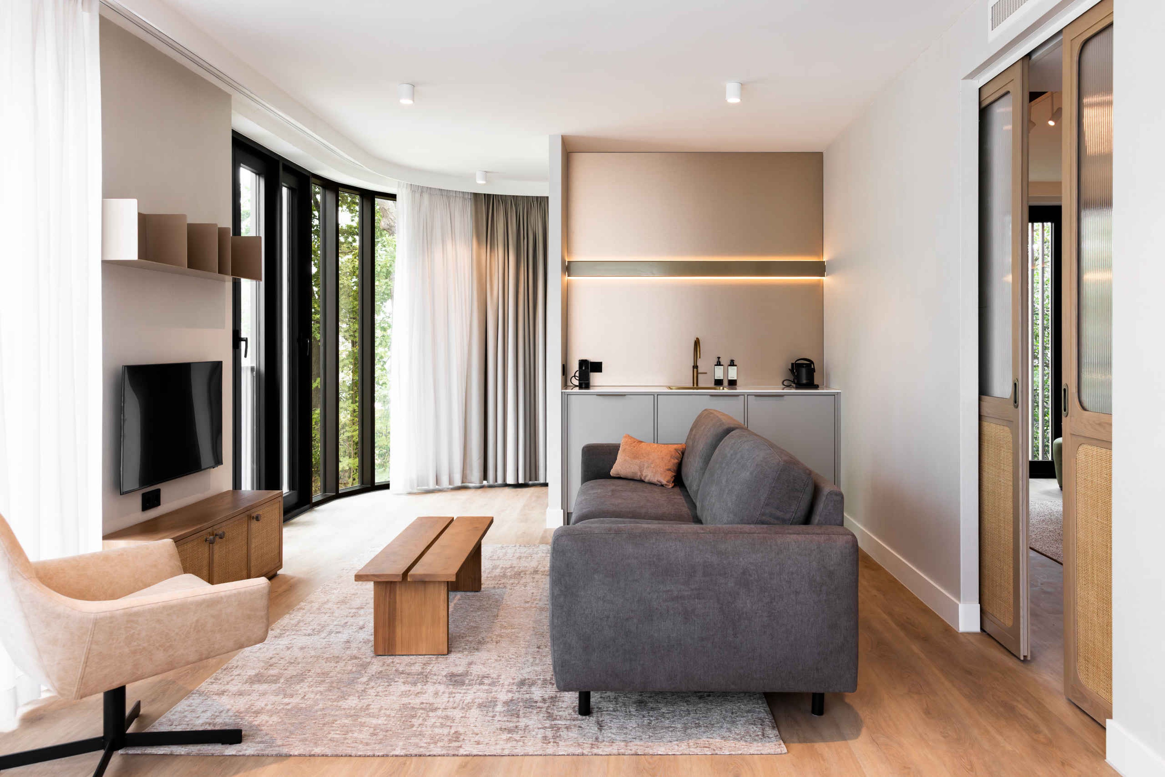 Woonkamer kitchenette Senior Suite Kasteel Steenenburg