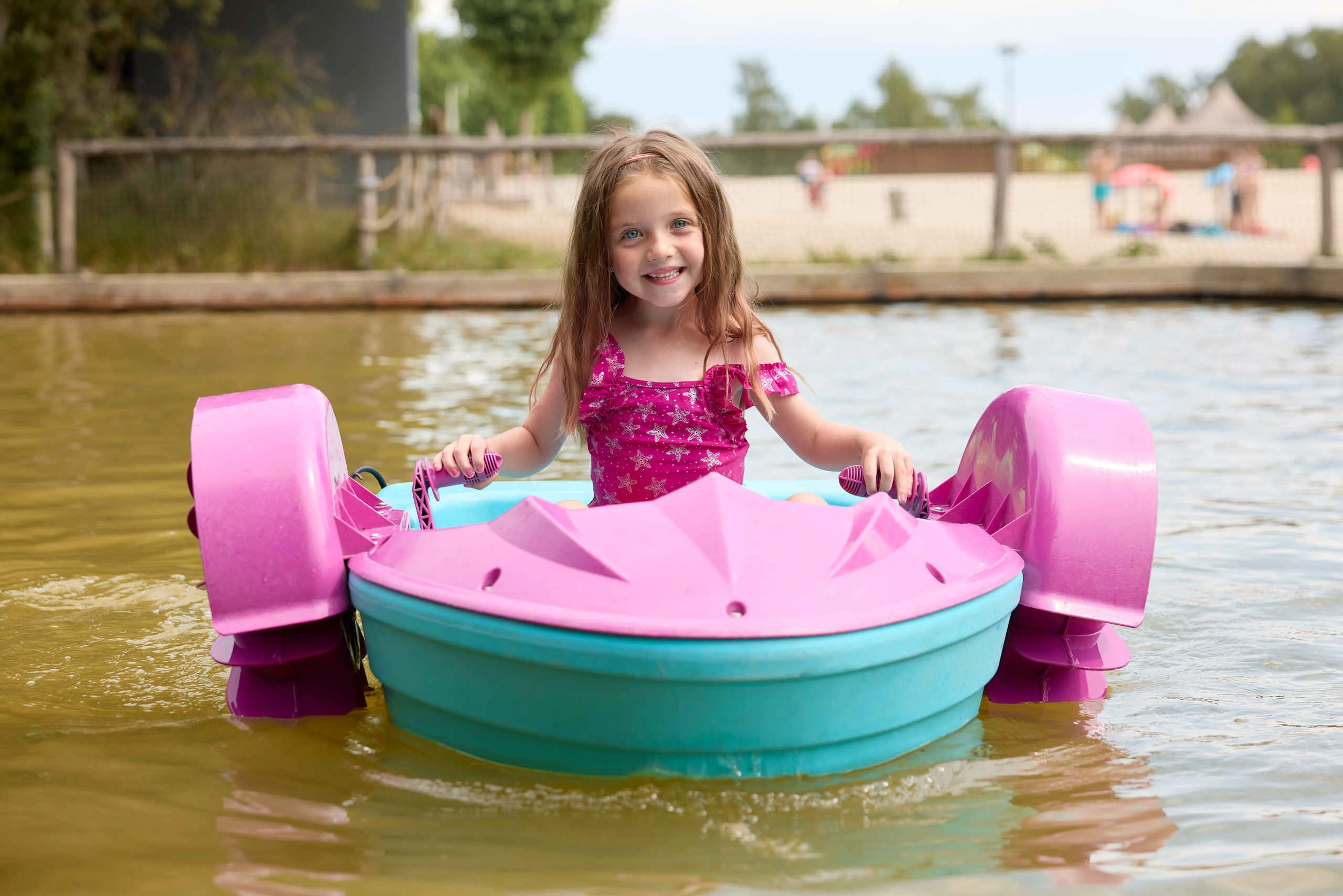 Meisje in de Power Paddler bij Speelland Beekse Bergen