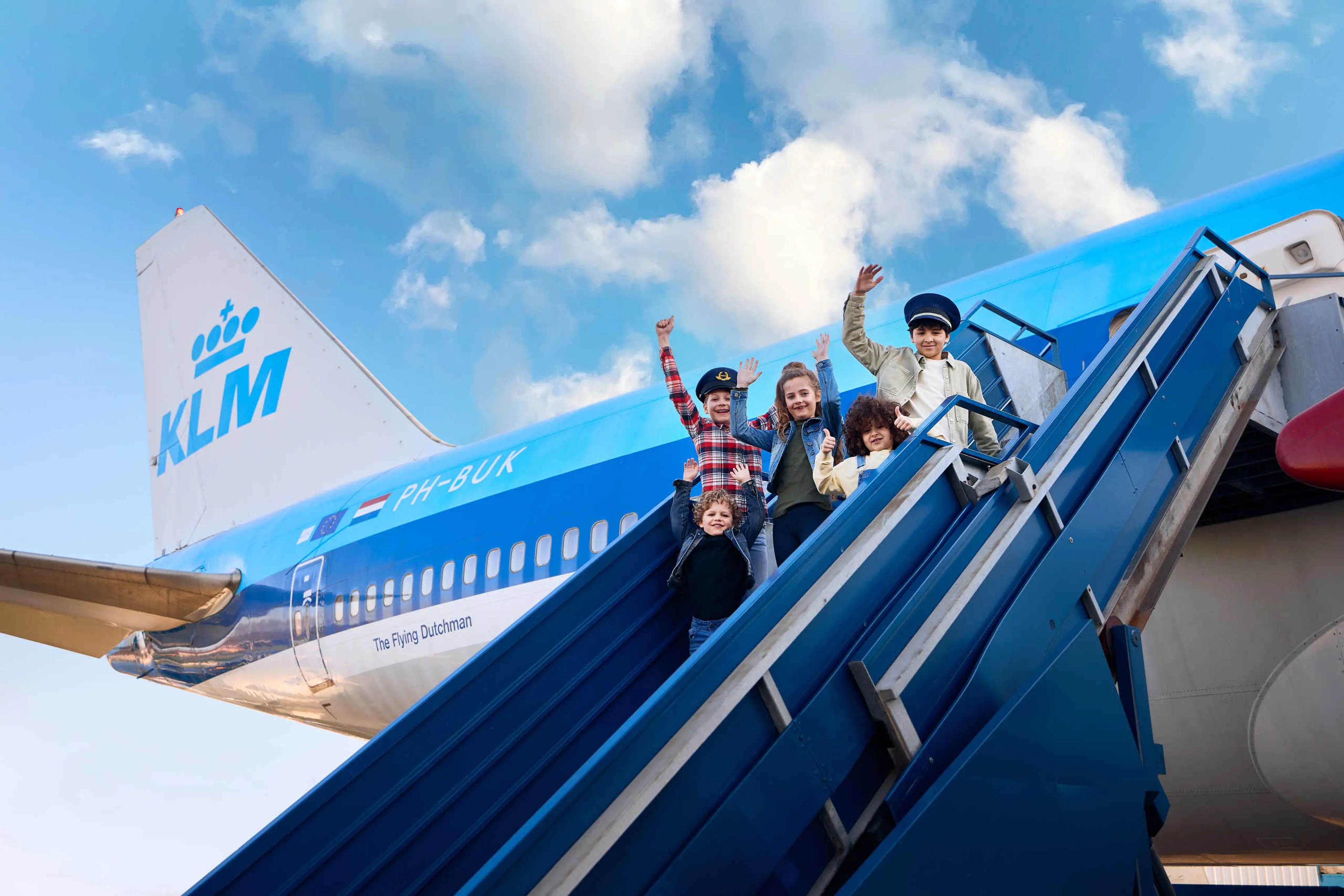 Kinderen op trap bij KLM Boeing 747 schoolreisje Flying Dutchmen Luchtvaartmuseum Aviodrome