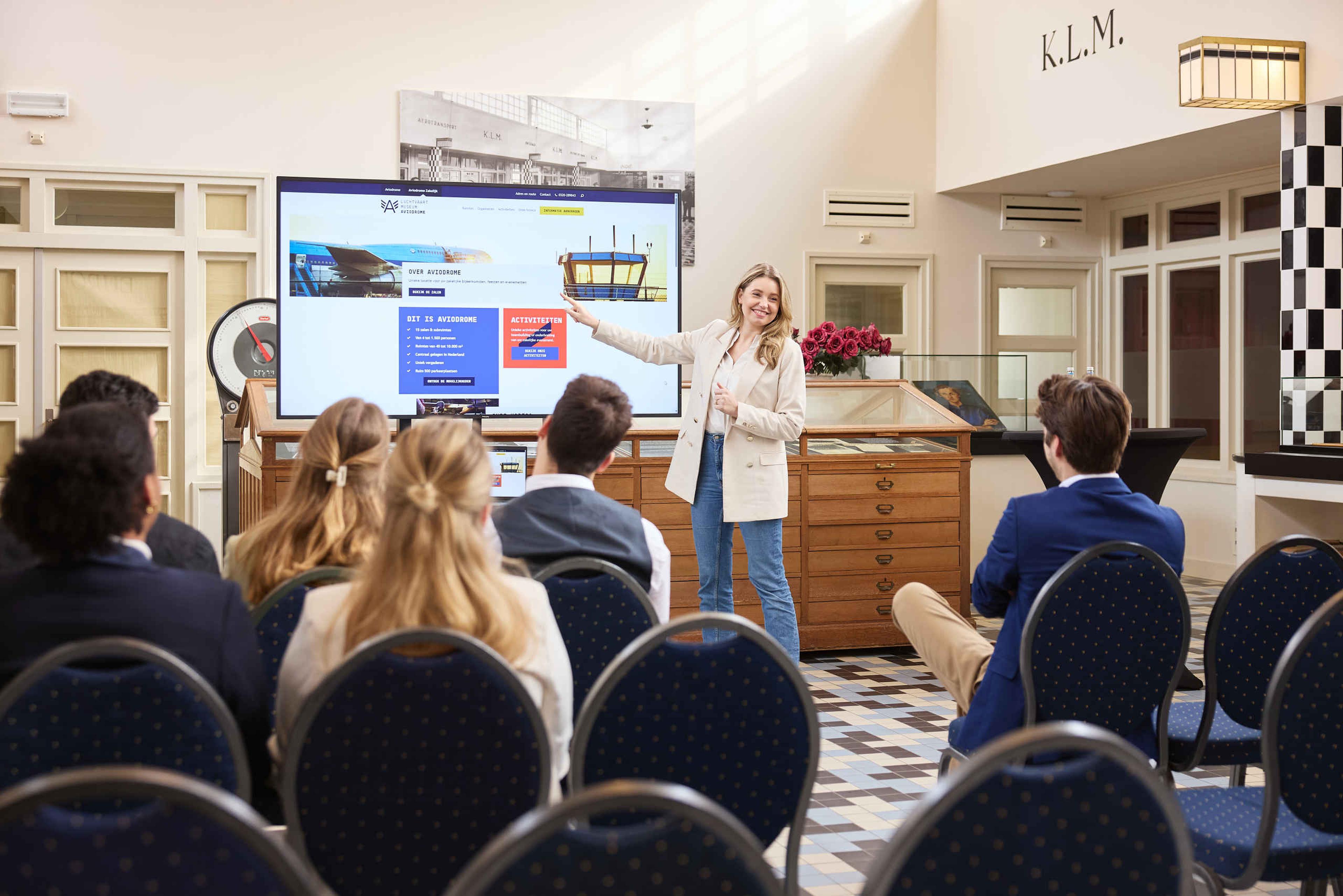 Presentatie op een congreslocatie van Luchtvaartmuseum Aviodrome