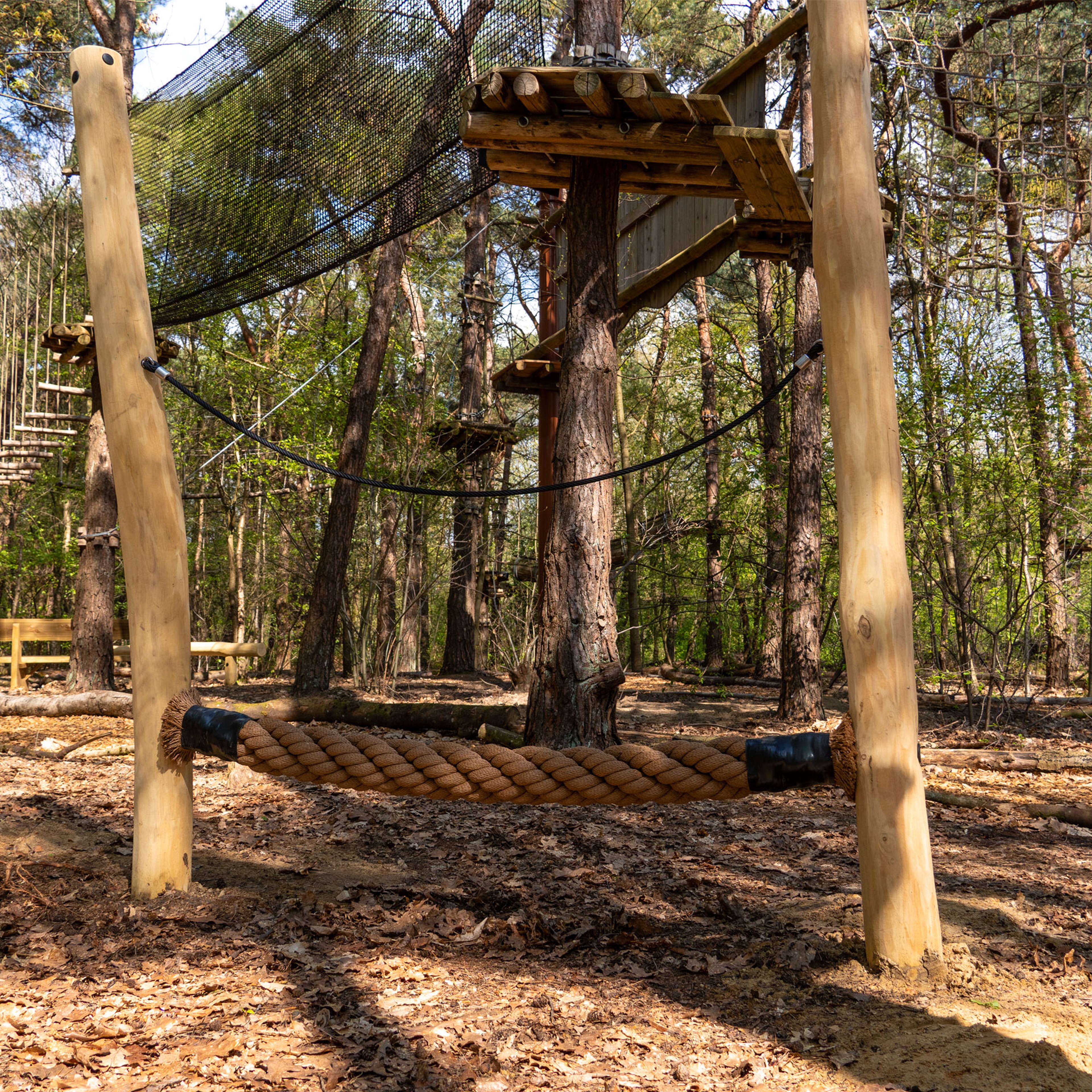 Een touwbrug van het Low Rope Parcours bij Klimrijk Brabant