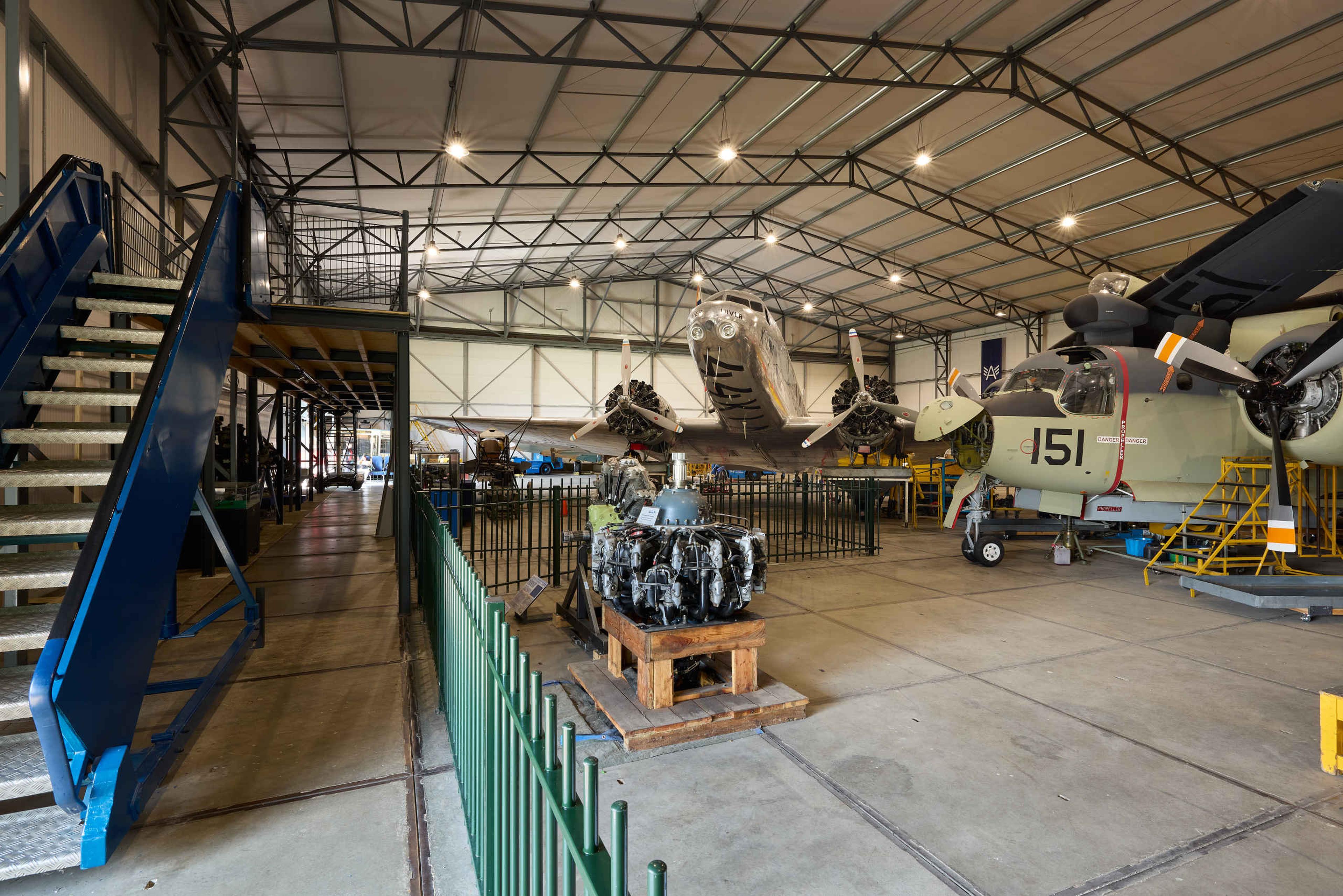 De entree van de T2 hangar bij Luchtvaartmuseum Aviodrome