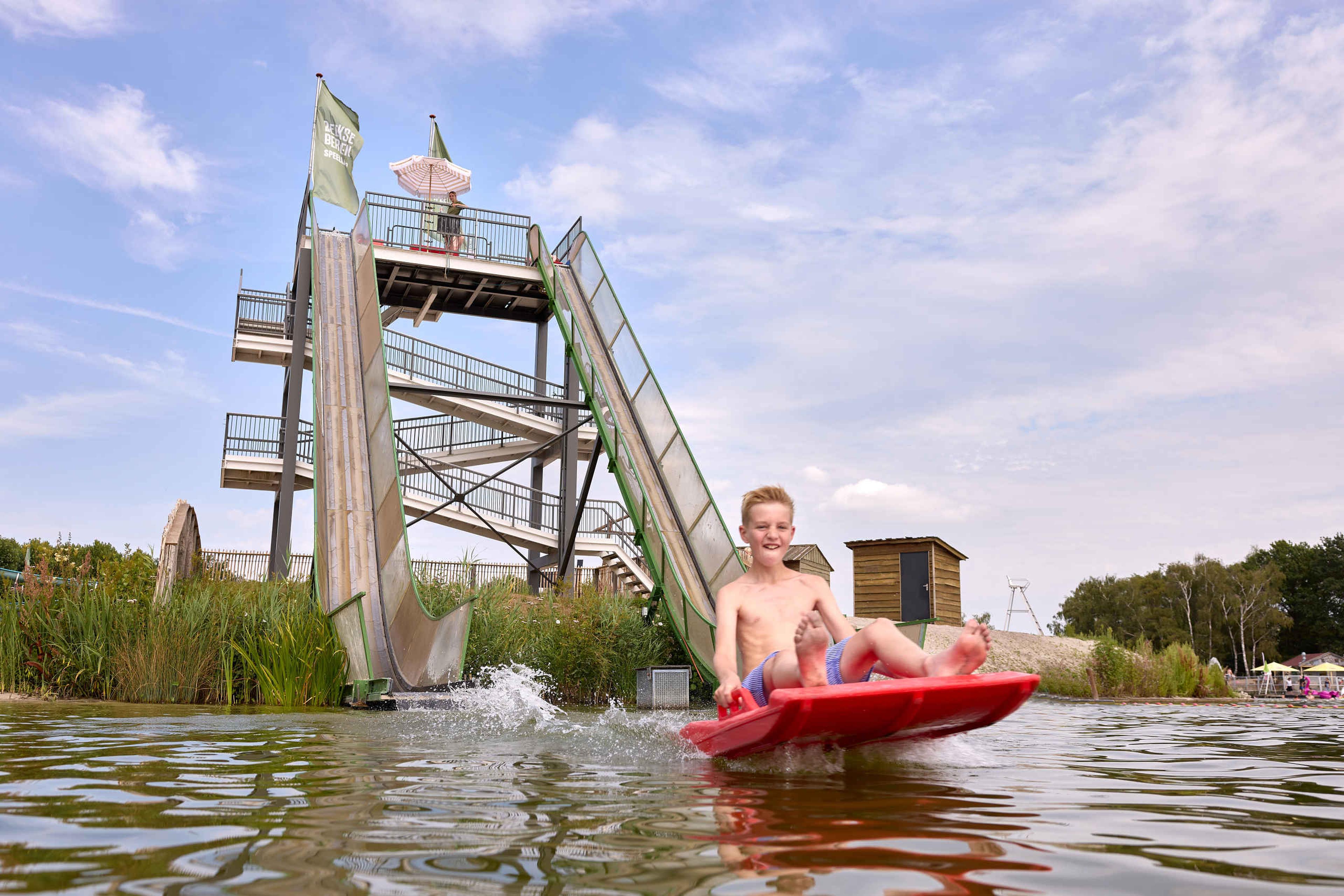 Jongen in de Aquashuttle in Speelland Beekse Bergen