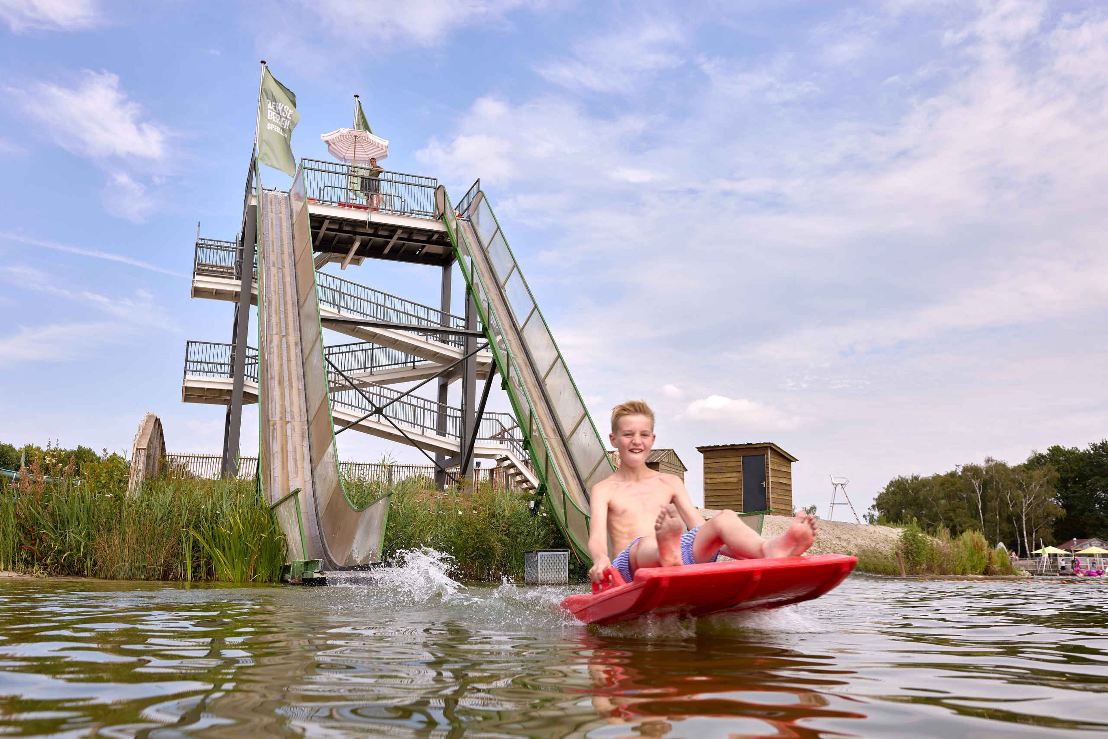 Jongen in de Aquashuttle in Speelland Beekse Bergen