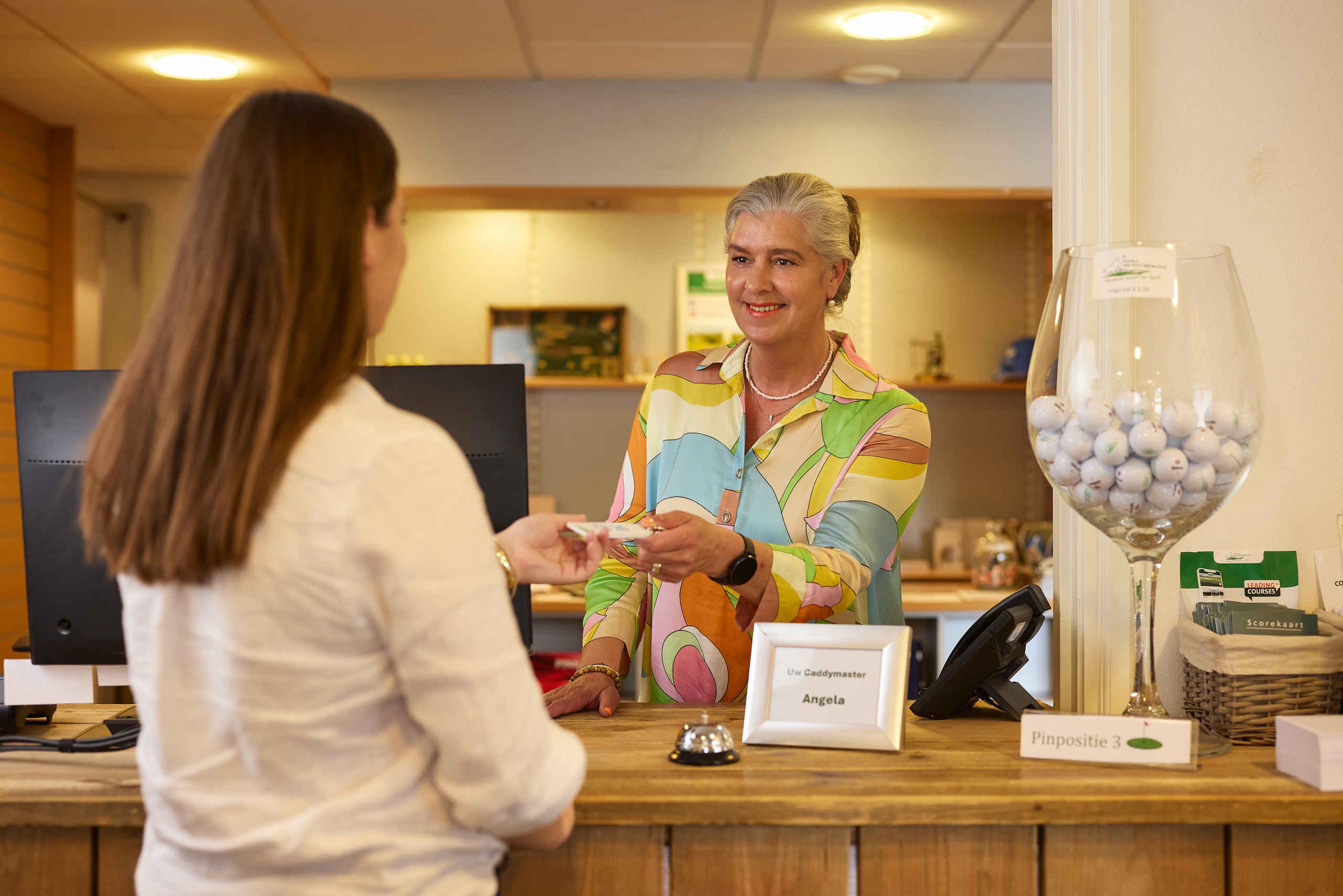 Gastvrouw receptie personeel Golf De Gulbergen