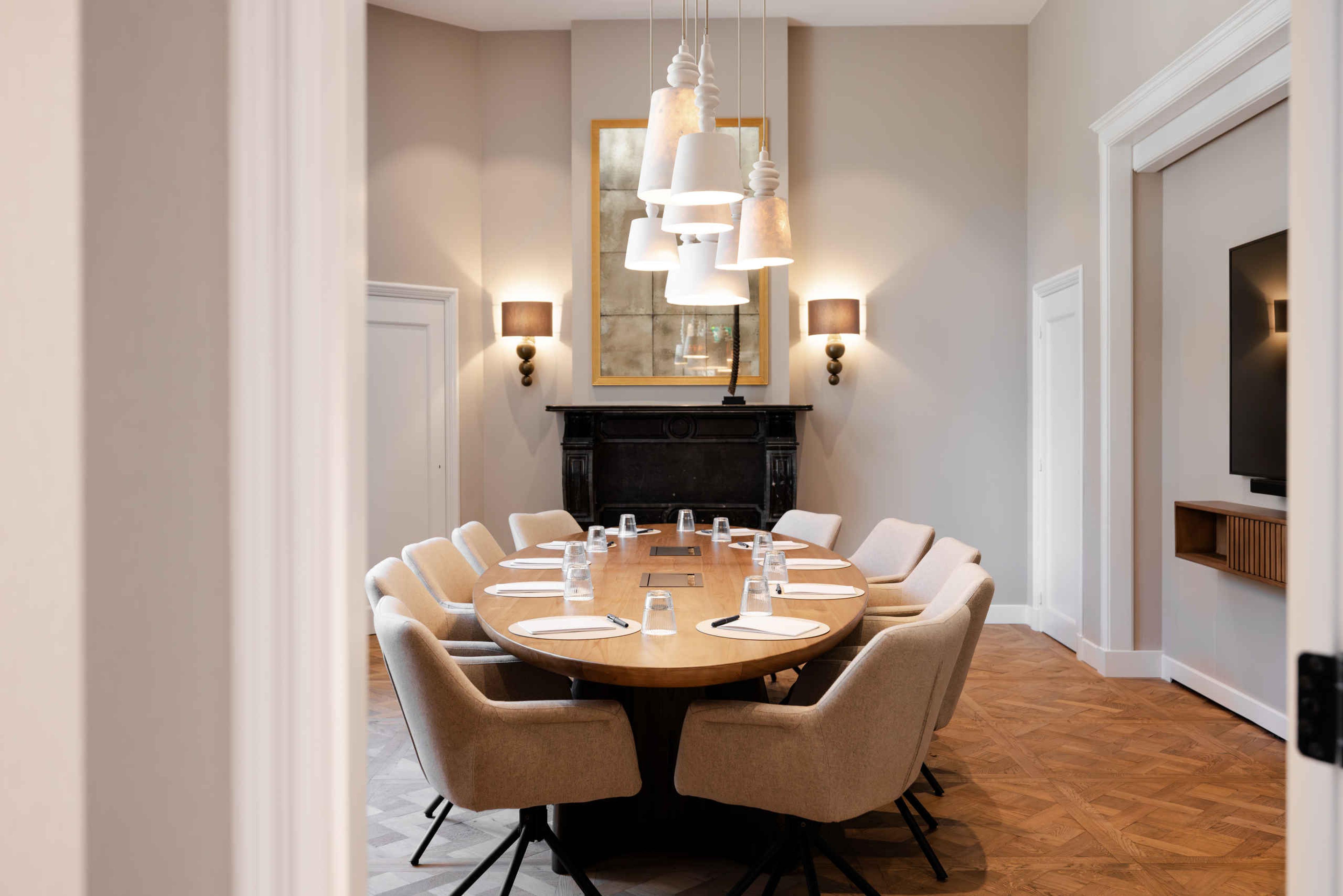 Doorkijk vergaderruimte Salon 4 in Kasteel Steenenburg