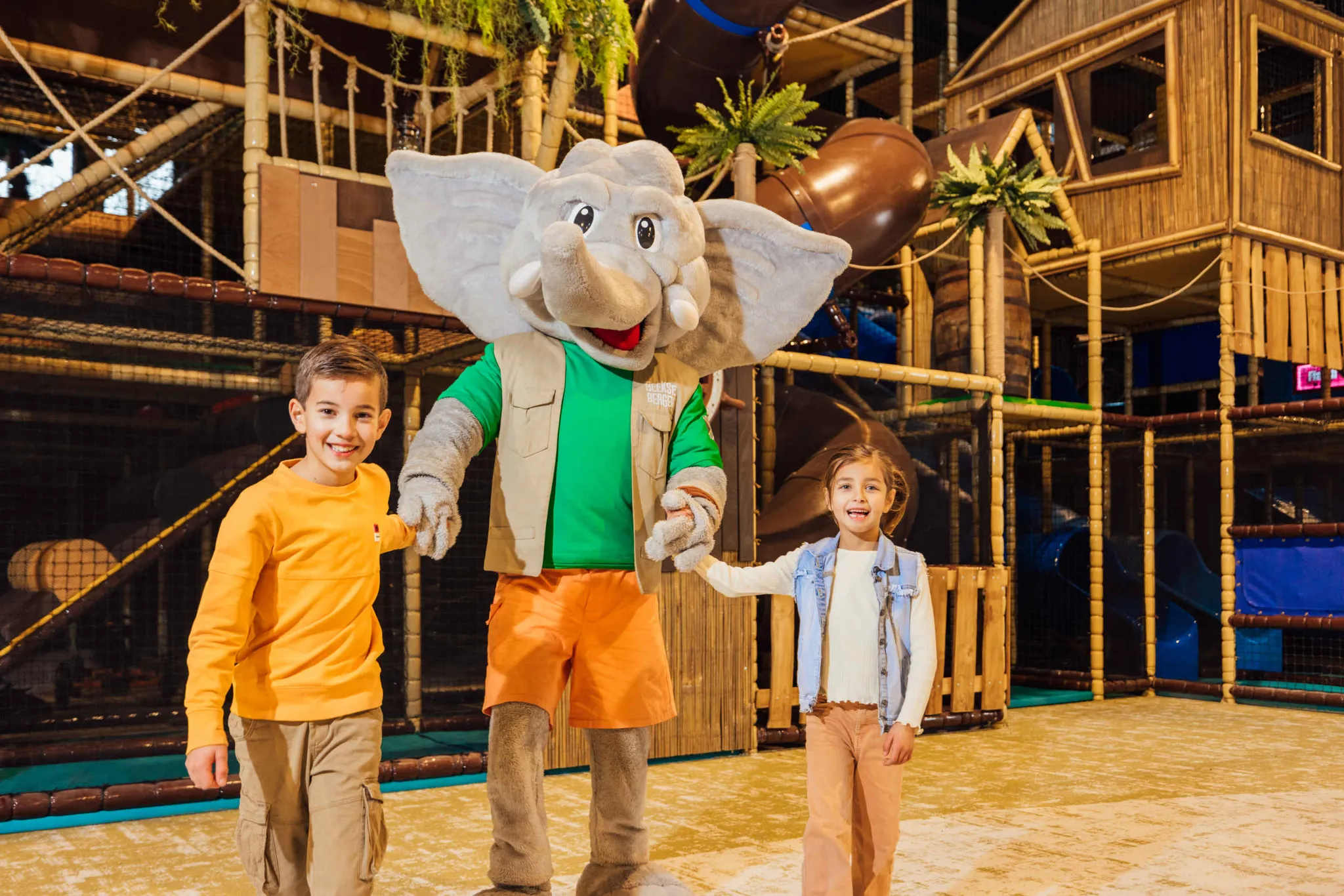 Kinderen met Djambo in Speelland Indoor Beekse Bergen