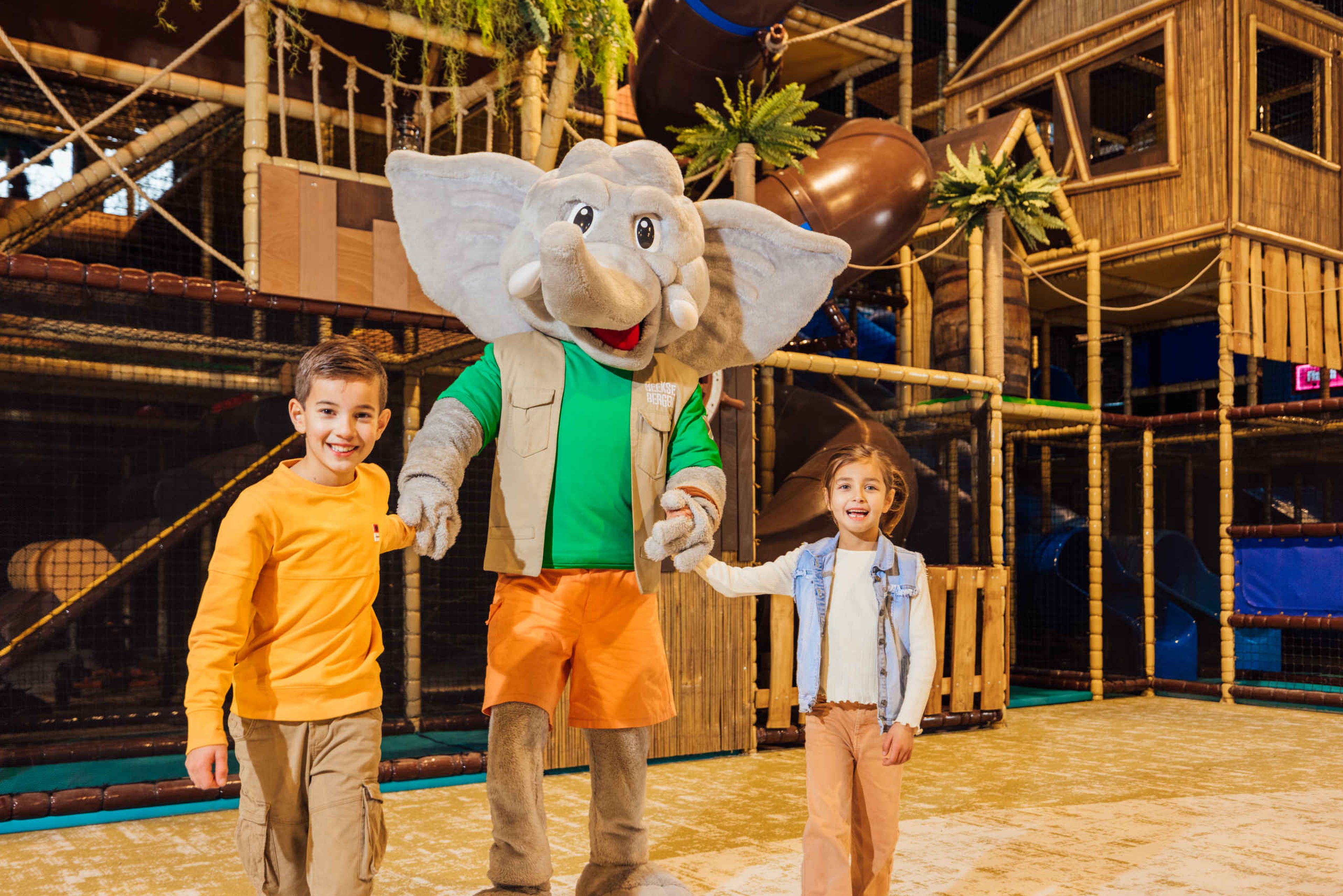 Kinderen met Djambo in Speelland Indoor Beekse Bergen