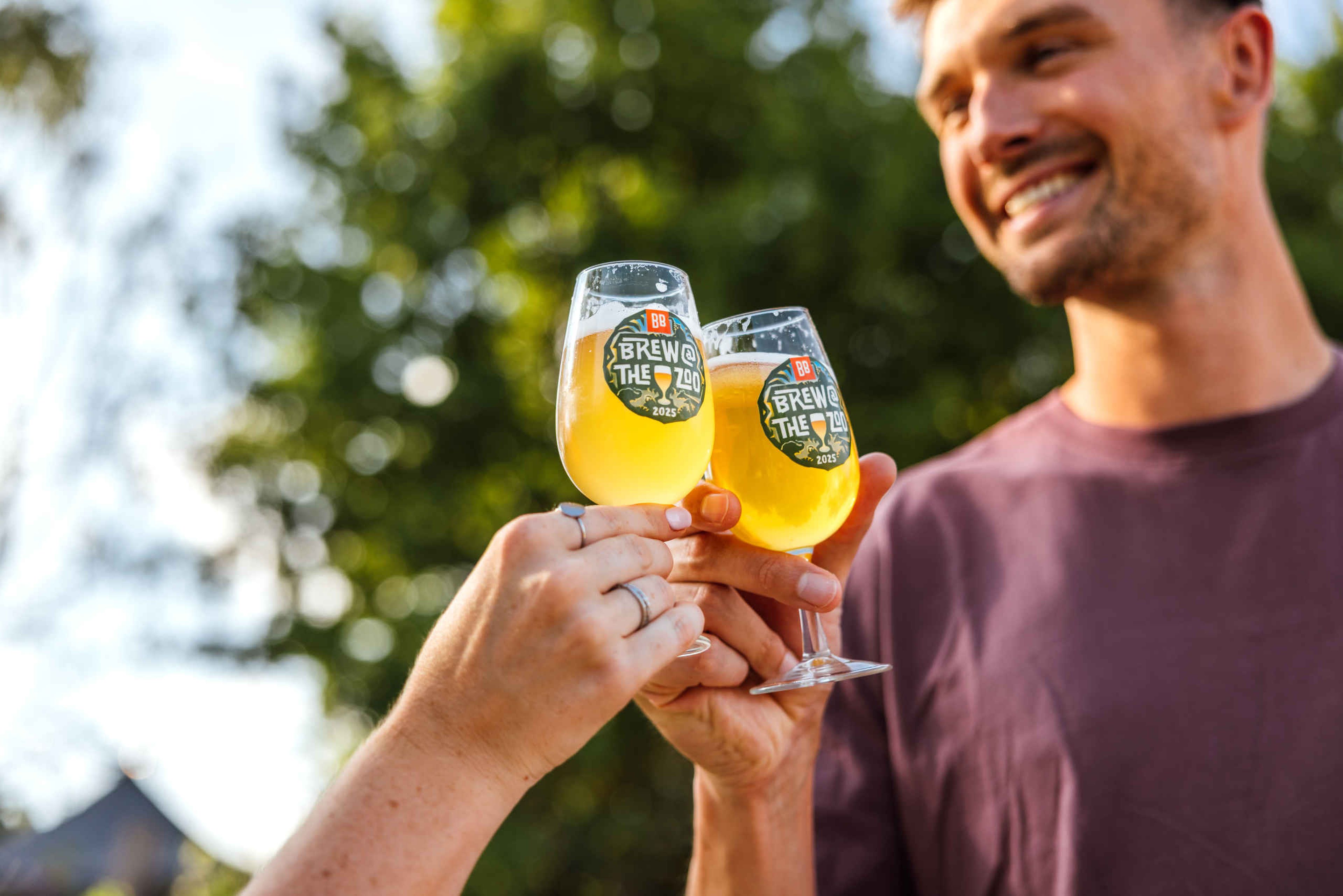 Bier close-up van een man tijdens Brew@theZoo bij Safaripark Beekse Bergen