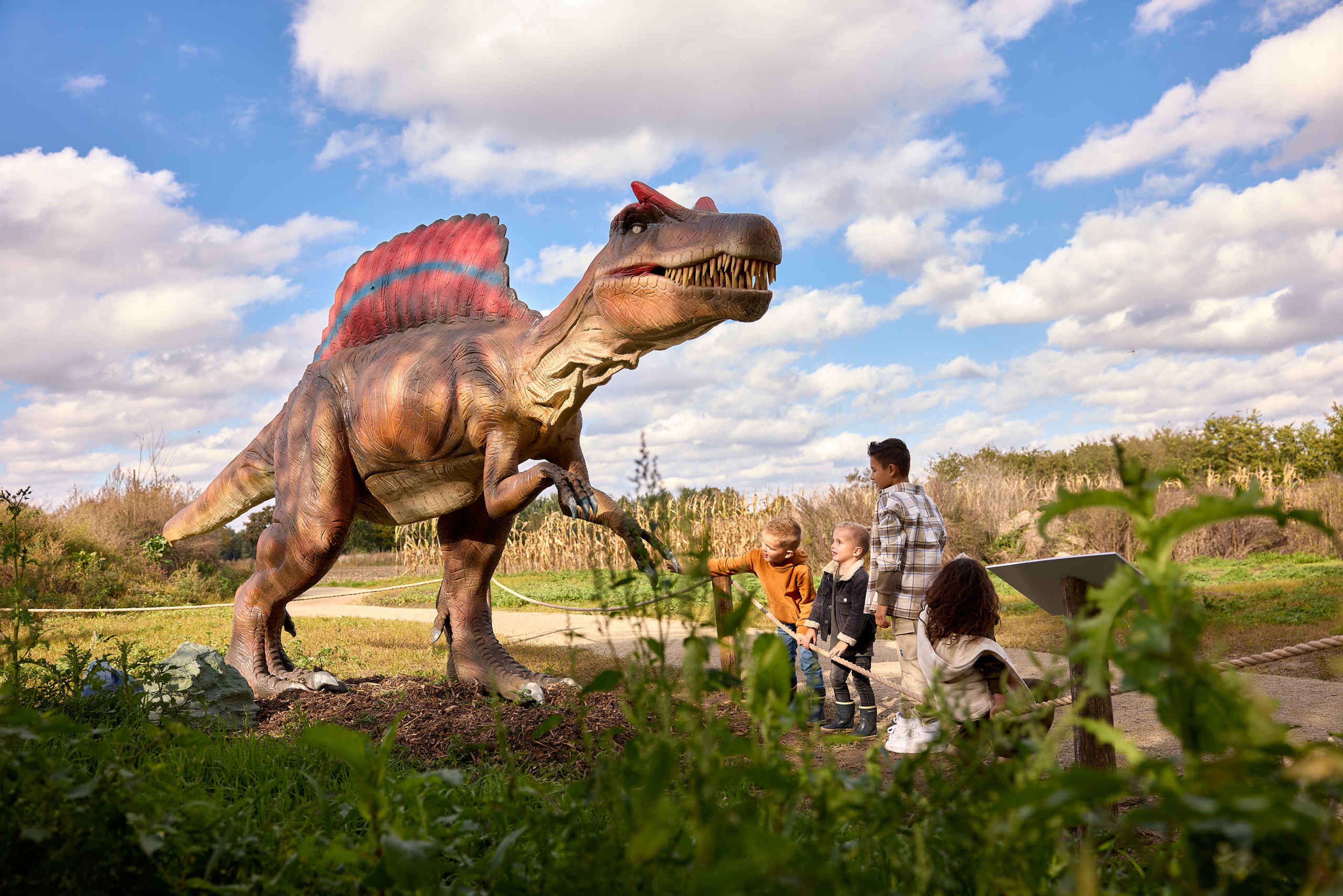 Herfstbeeld van dino weken kinderen bij dino ZooParc Overloon