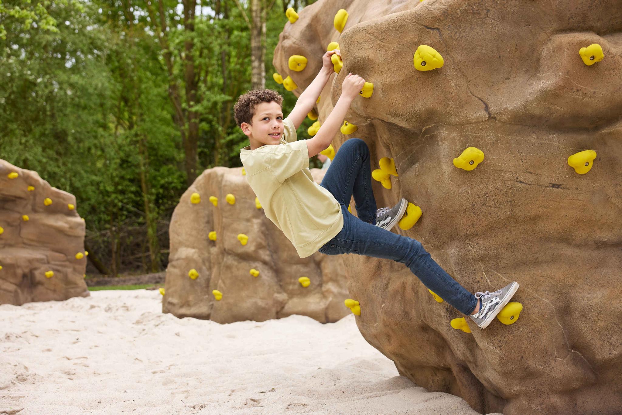 Boulderen jongen klimmen Klimrijk Brabant