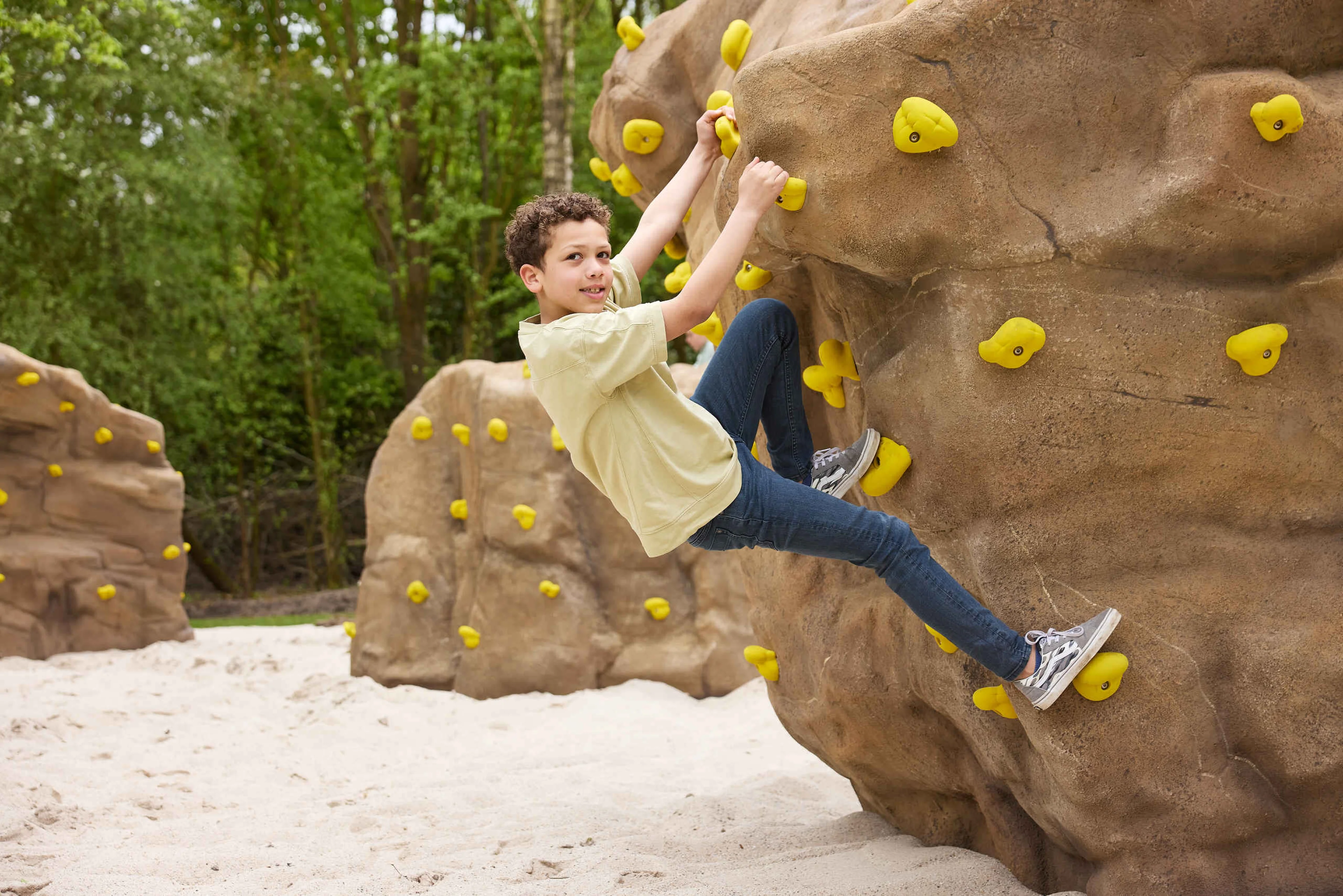 Boulderen jongen klimmen Klimrijk Brabant